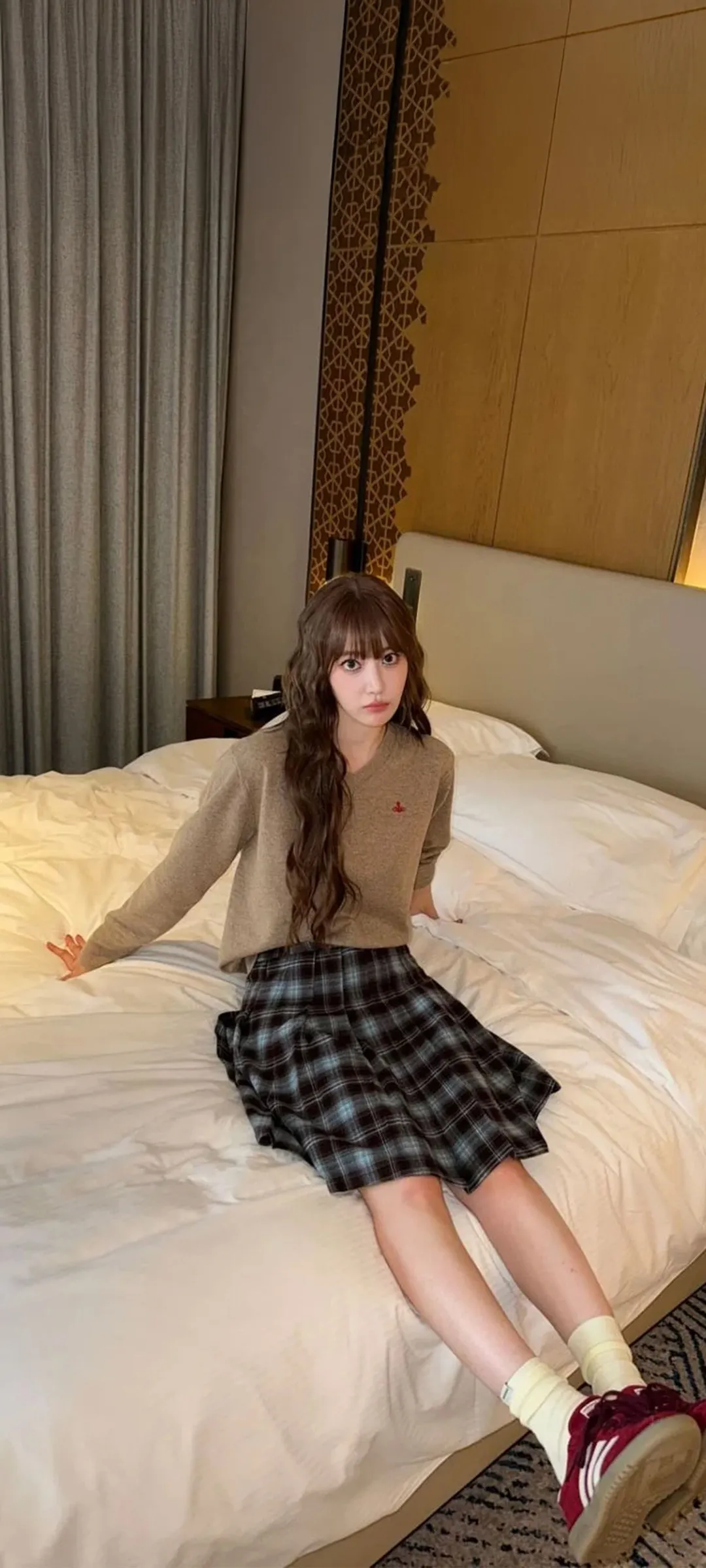 Fond d'écran de verrouillage mobile Sakura Miyawaki 4K HD télécharger — IZ*ONE, LE SSERAFIM