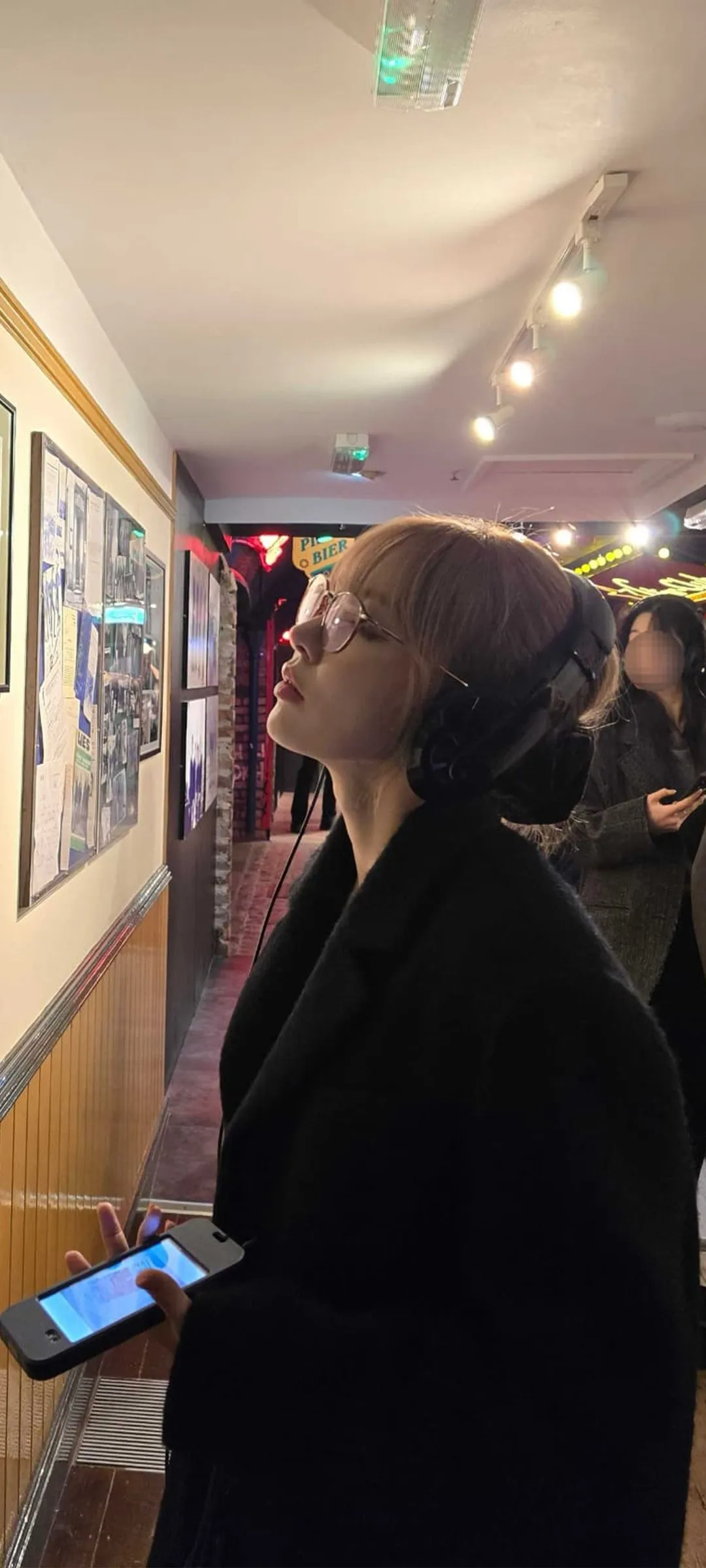 Fond d'écran de verrouillage mobile Sakura Miyawaki 4K HD télécharger — IZ*ONE, LE SSERAFIM
