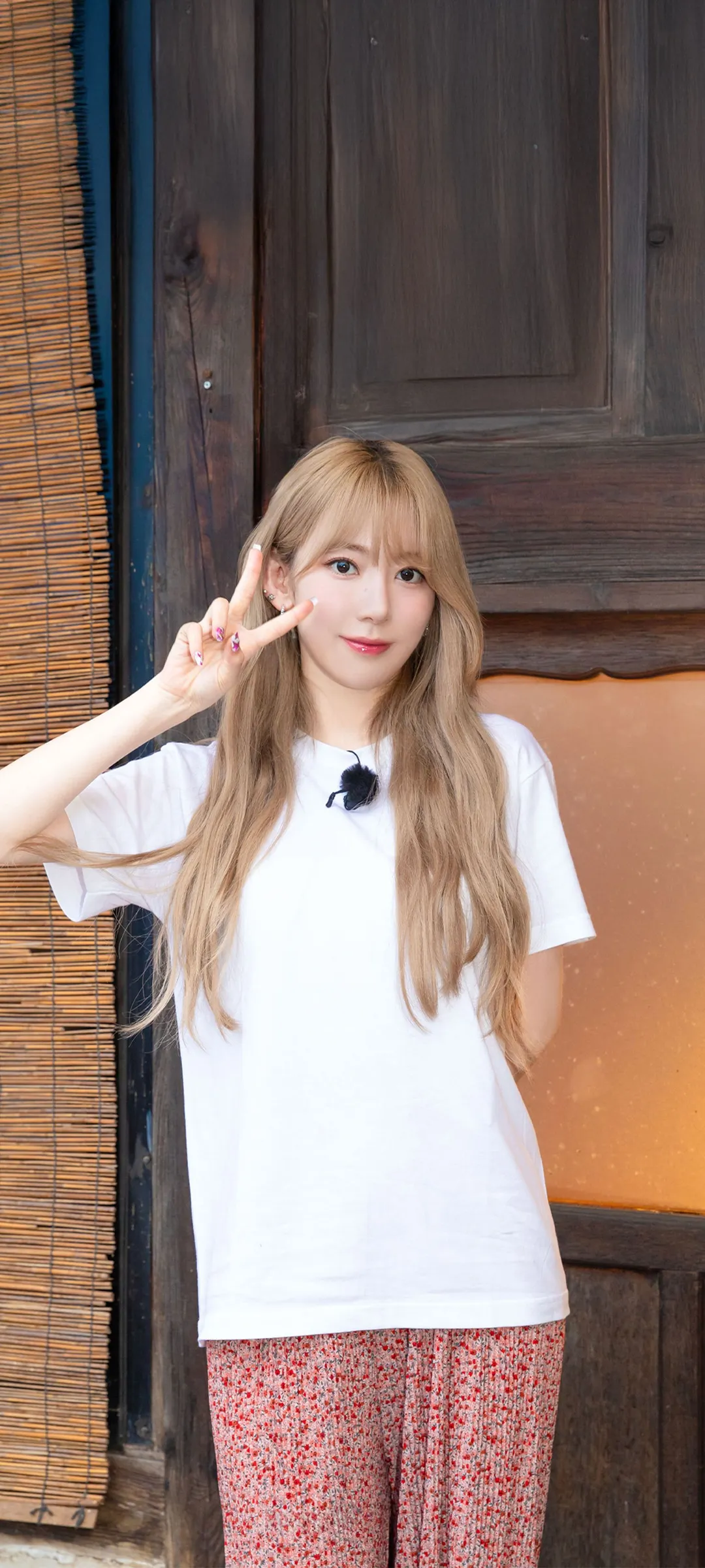 Fond d'écran de verrouillage mobile Sakura Miyawaki 4K HD télécharger — IZ*ONE, LE SSERAFIM