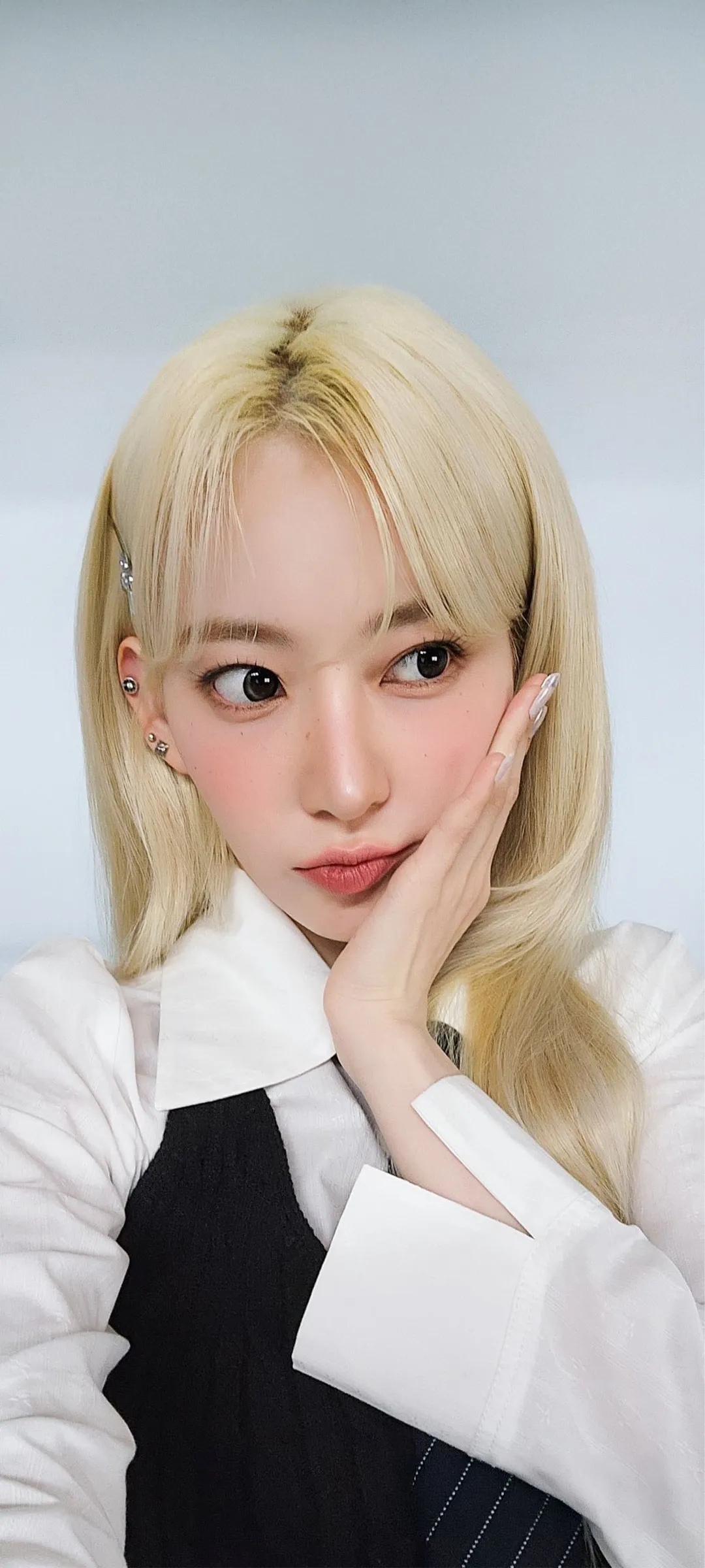 Fond d'écran de verrouillage mobile Sakura Miyawaki 4K HD télécharger — IZ*ONE, LE SSERAFIM