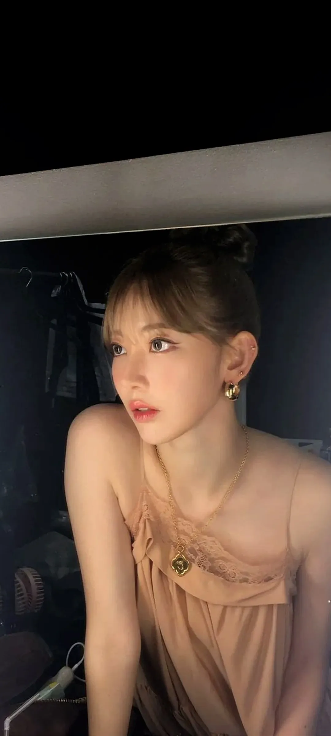 Fond d'écran de verrouillage mobile Sakura Miyawaki 4K HD télécharger — IZ*ONE, LE SSERAFIM