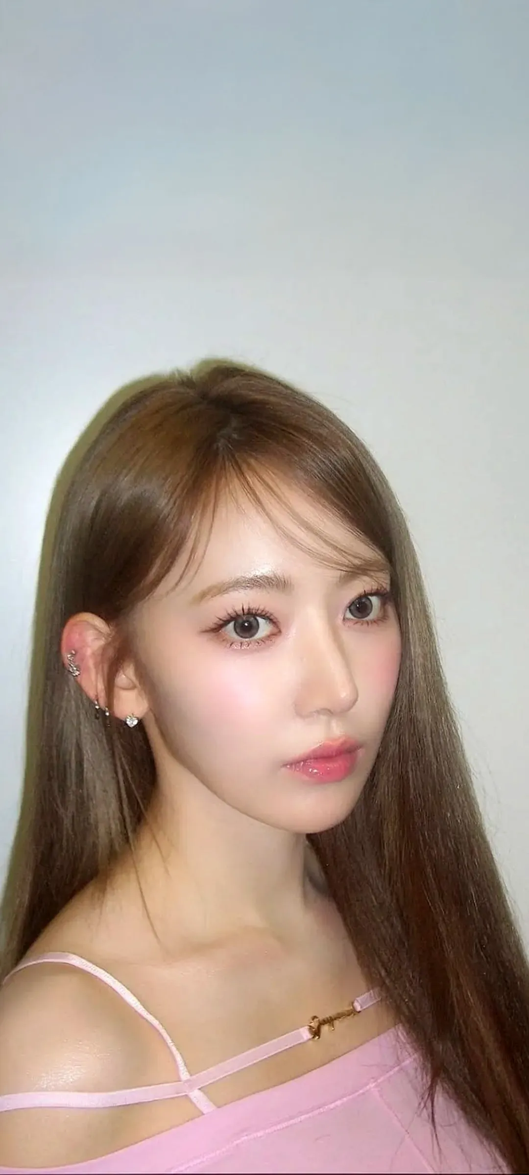 Fond d'écran de verrouillage mobile Sakura Miyawaki 4K HD télécharger — IZ*ONE, LE SSERAFIM