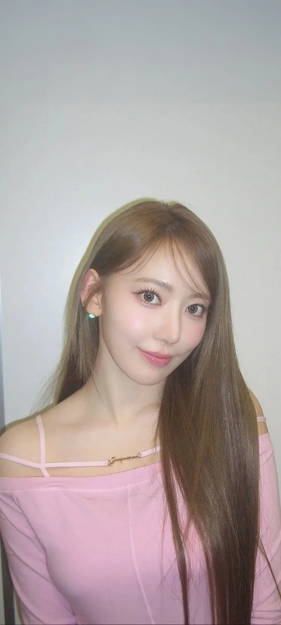Fond d'écran de verrouillage mobile Sakura Miyawaki 4K HD télécharger — IZ*ONE, LE SSERAFIM