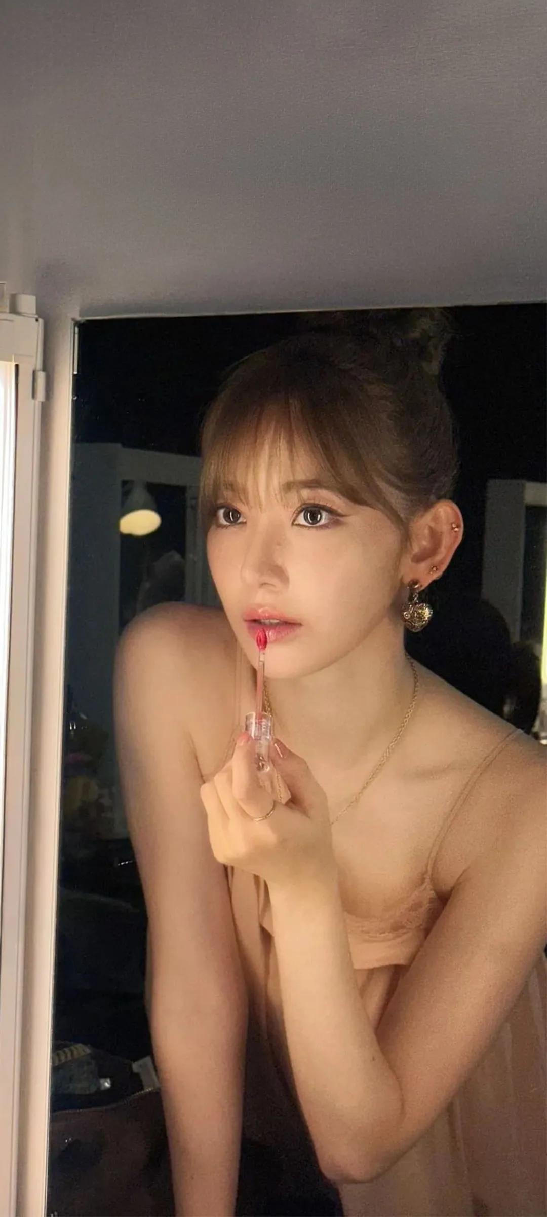 Fond d'écran de verrouillage mobile Sakura Miyawaki 4K HD télécharger — IZ*ONE, LE SSERAFIM