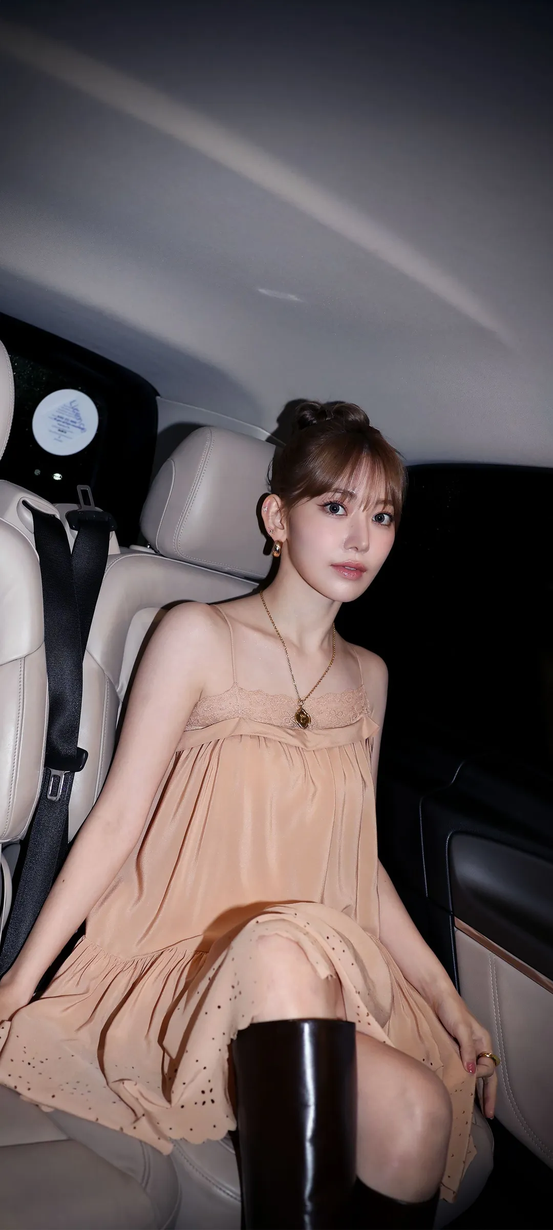 Fond d'écran de verrouillage mobile Sakura Miyawaki 4K HD télécharger — IZ*ONE, LE SSERAFIM