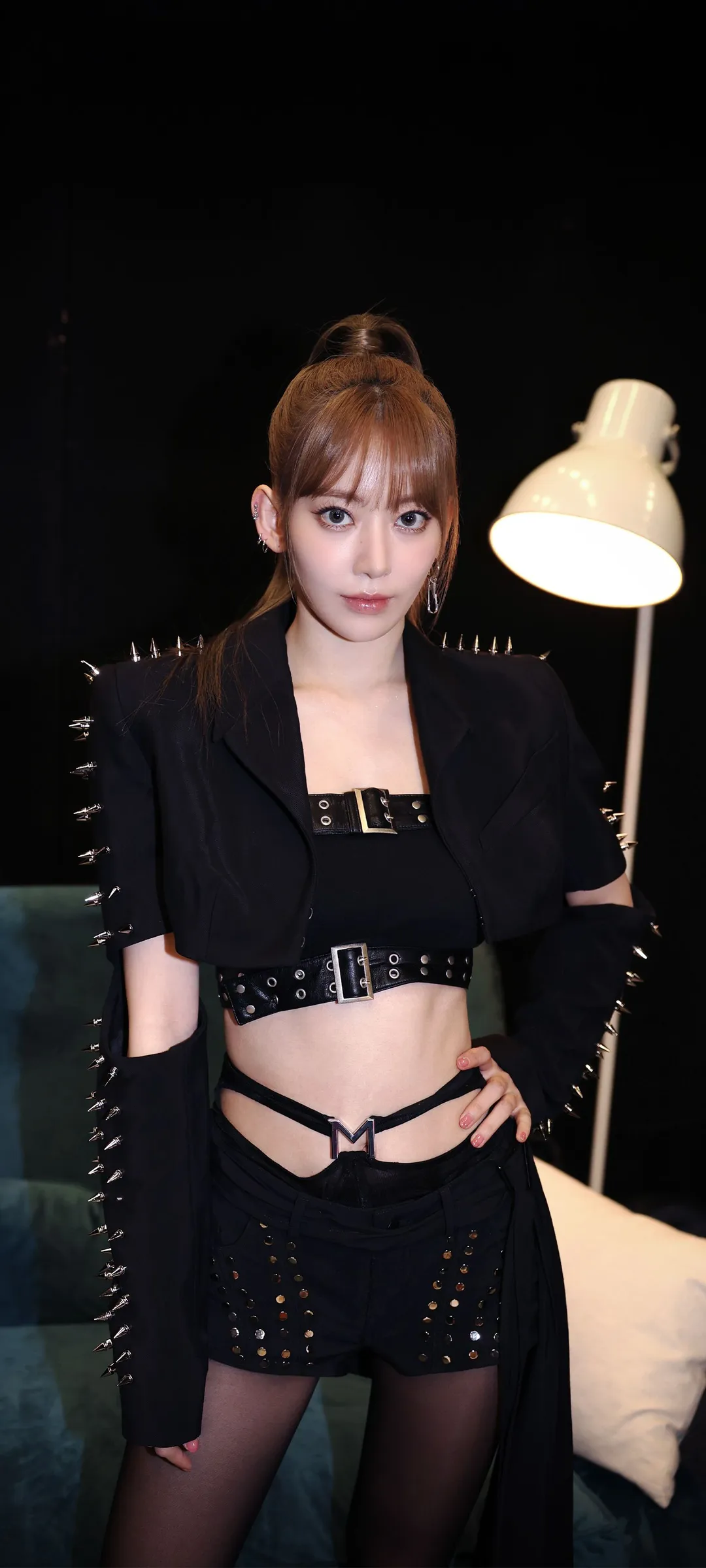 Fond d'écran de verrouillage mobile Sakura Miyawaki 4K HD télécharger — IZ*ONE, LE SSERAFIM
