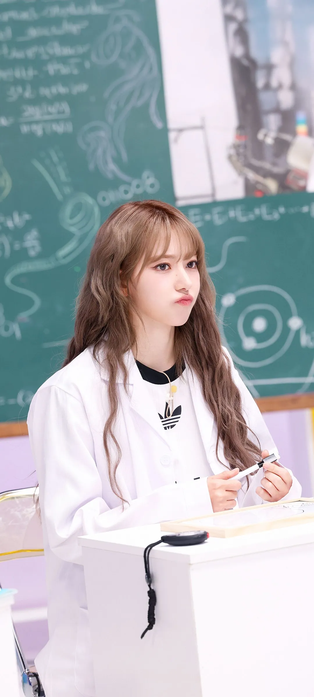 Fond d'écran de verrouillage mobile Sakura Miyawaki 4K HD télécharger — IZ*ONE, LE SSERAFIM