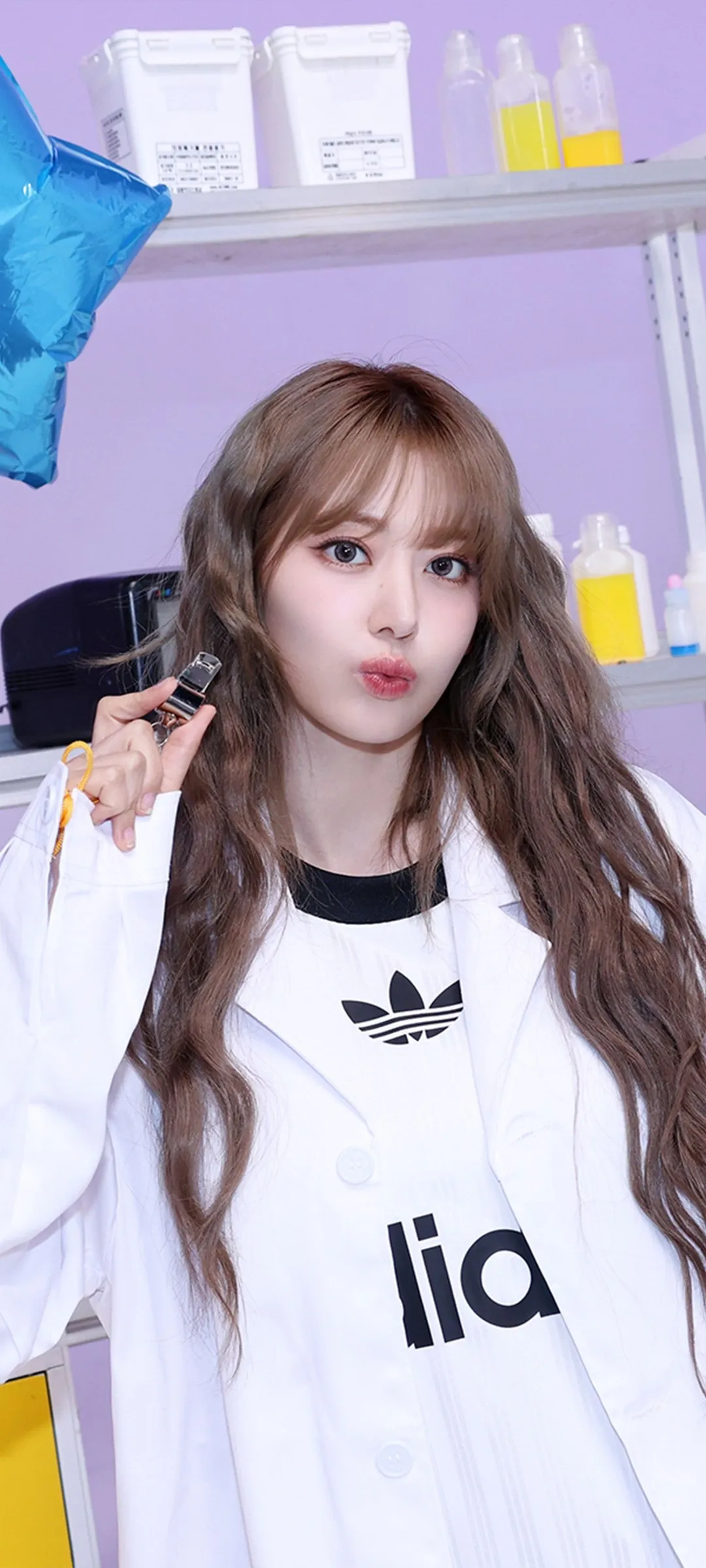 Fond d'écran de verrouillage mobile Sakura Miyawaki 4K HD télécharger — IZ*ONE, LE SSERAFIM