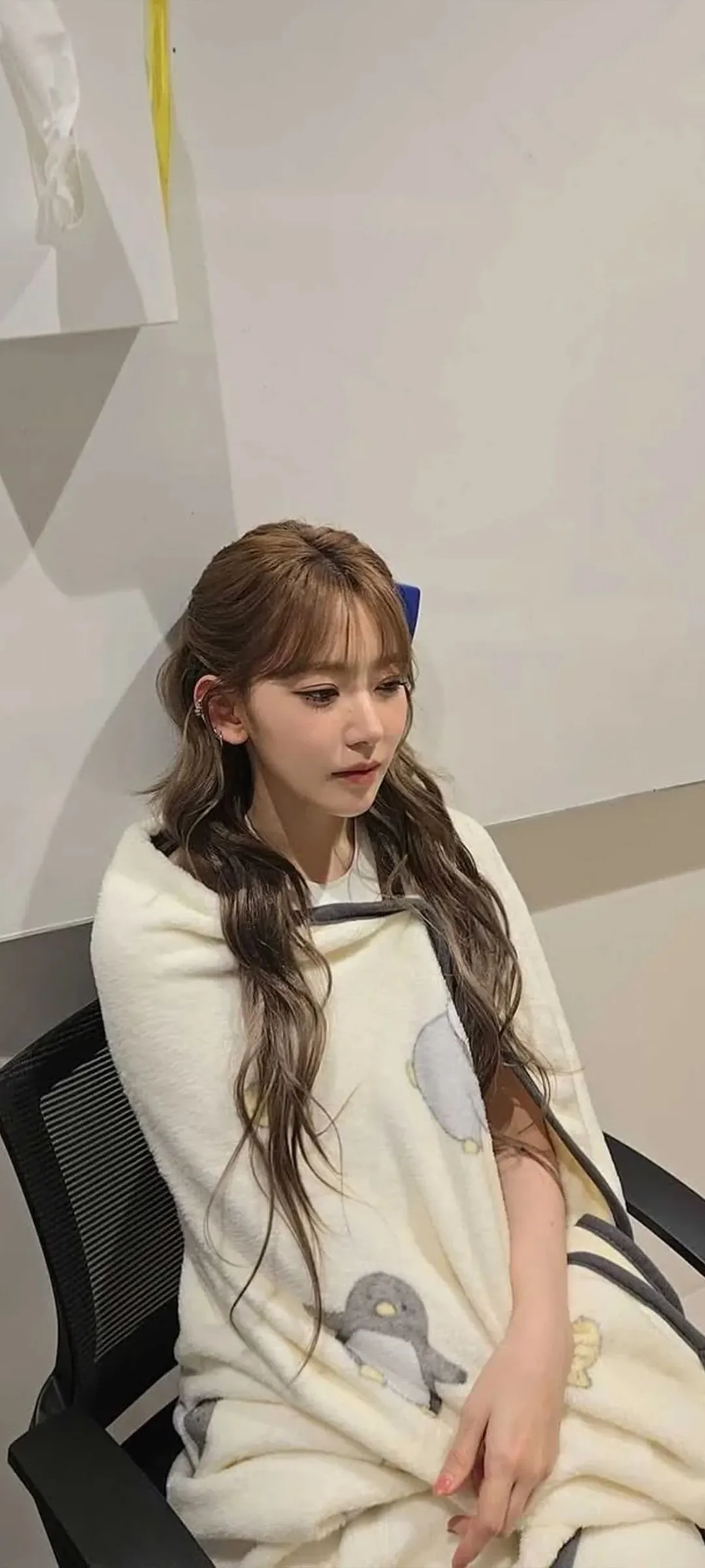 Fond d'écran de verrouillage mobile Sakura Miyawaki 4K HD télécharger — IZ*ONE, LE SSERAFIM