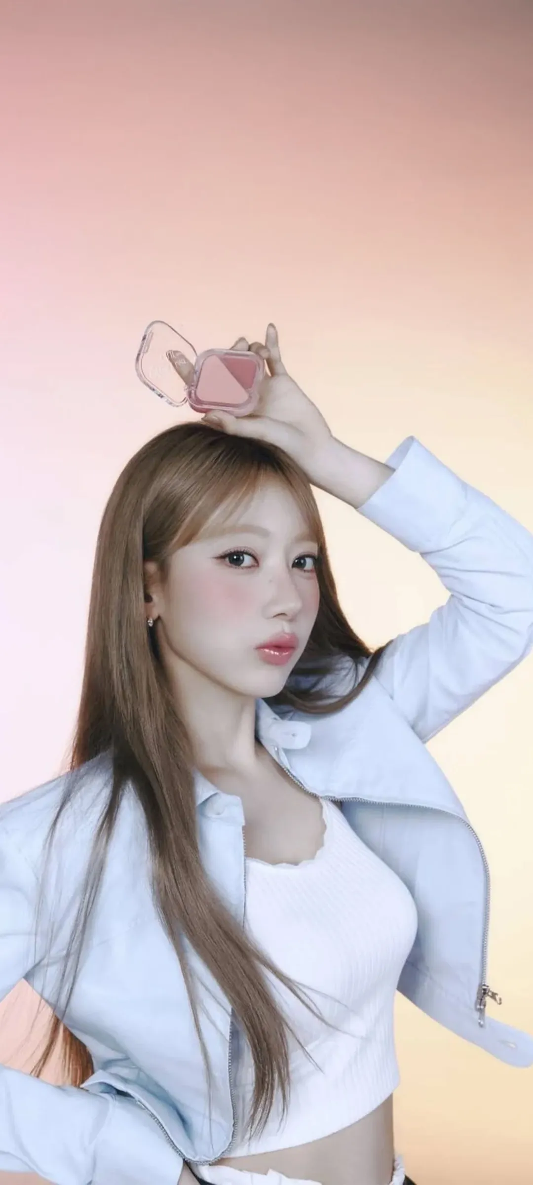 Fond d'écran de verrouillage mobile Sakura Miyawaki 4K HD télécharger — IZ*ONE, LE SSERAFIM