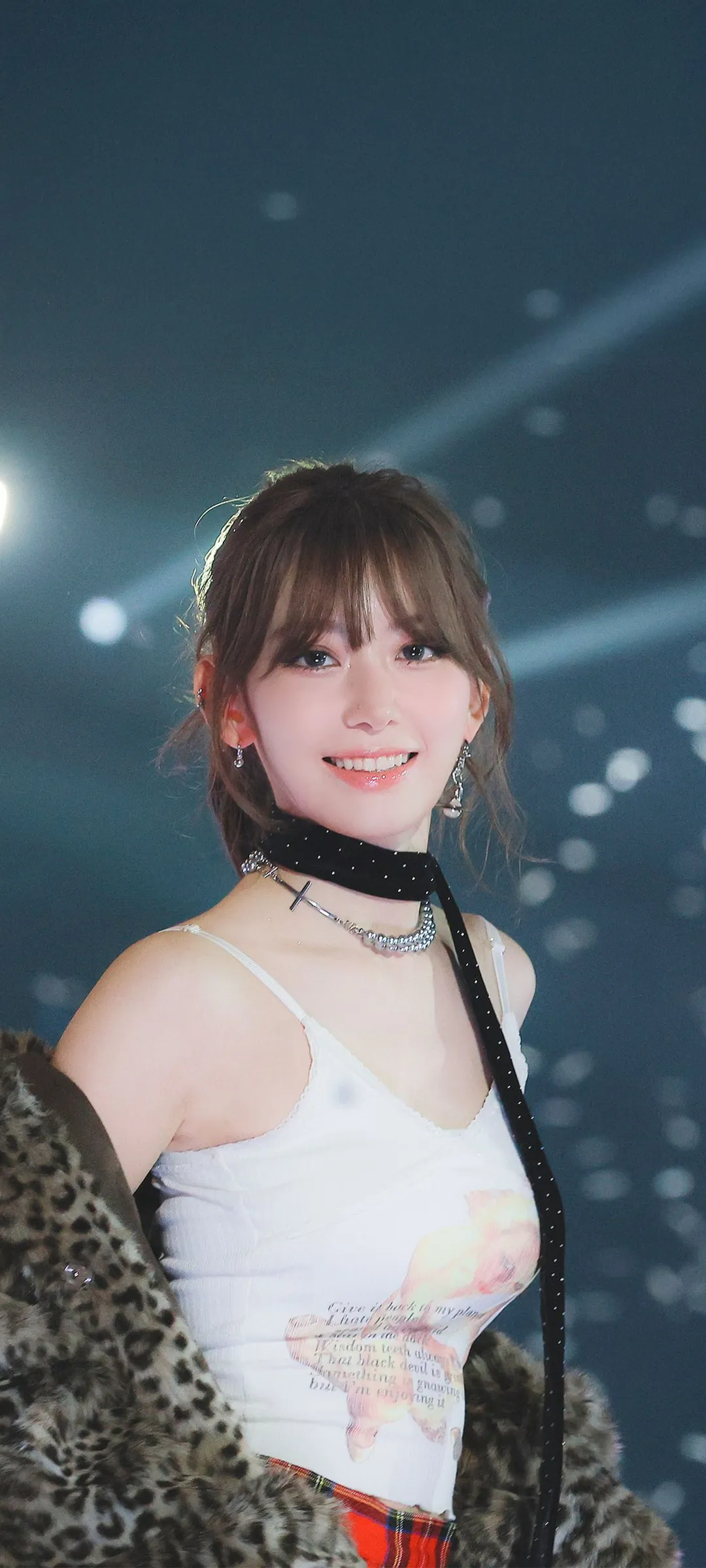 Fond d'écran de verrouillage mobile Sakura Miyawaki 4K HD télécharger — IZ*ONE, LE SSERAFIM