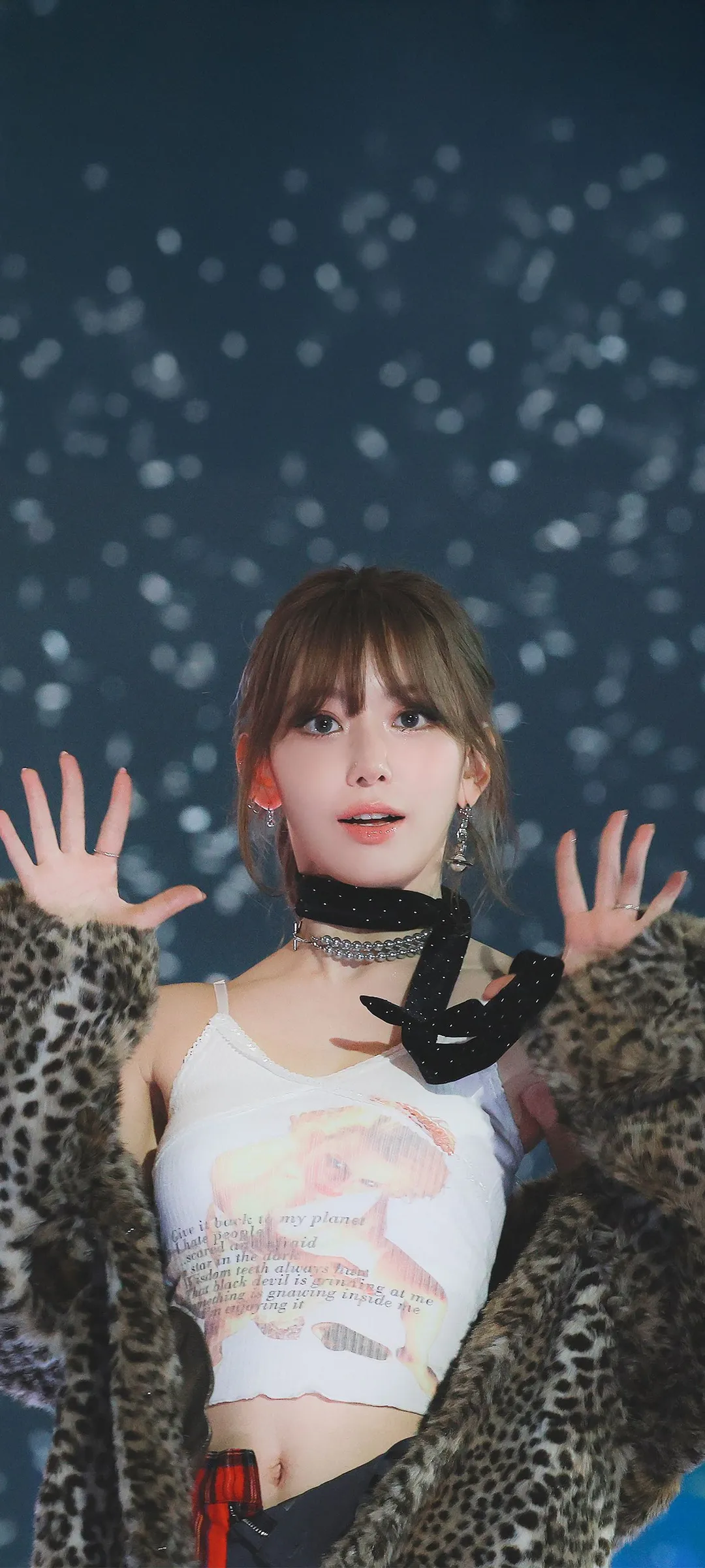 Fond d'écran de verrouillage mobile Sakura Miyawaki 4K HD télécharger — IZ*ONE, LE SSERAFIM