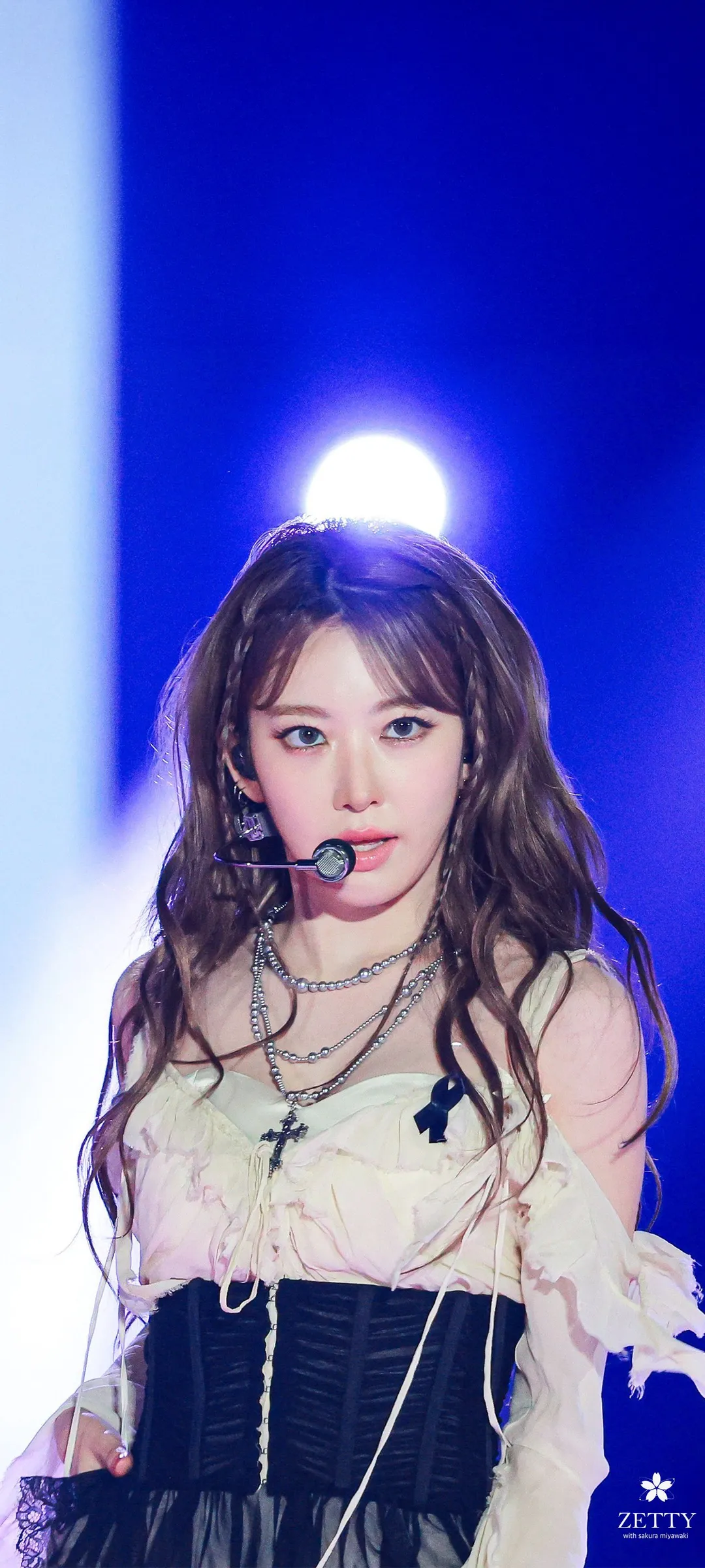 Fond d'écran de verrouillage mobile Sakura Miyawaki 4K HD télécharger — IZ*ONE, LE SSERAFIM