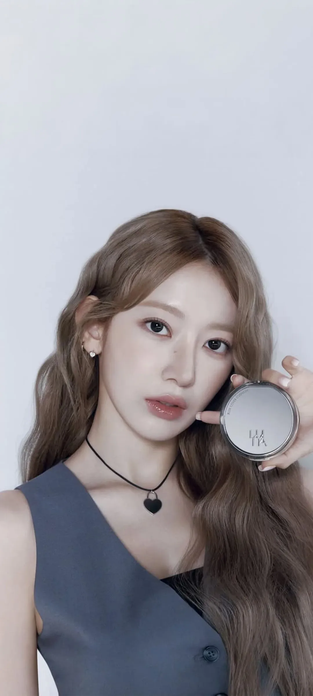 Fond d'écran de verrouillage mobile Sakura Miyawaki 4K HD télécharger — IZ*ONE, LE SSERAFIM