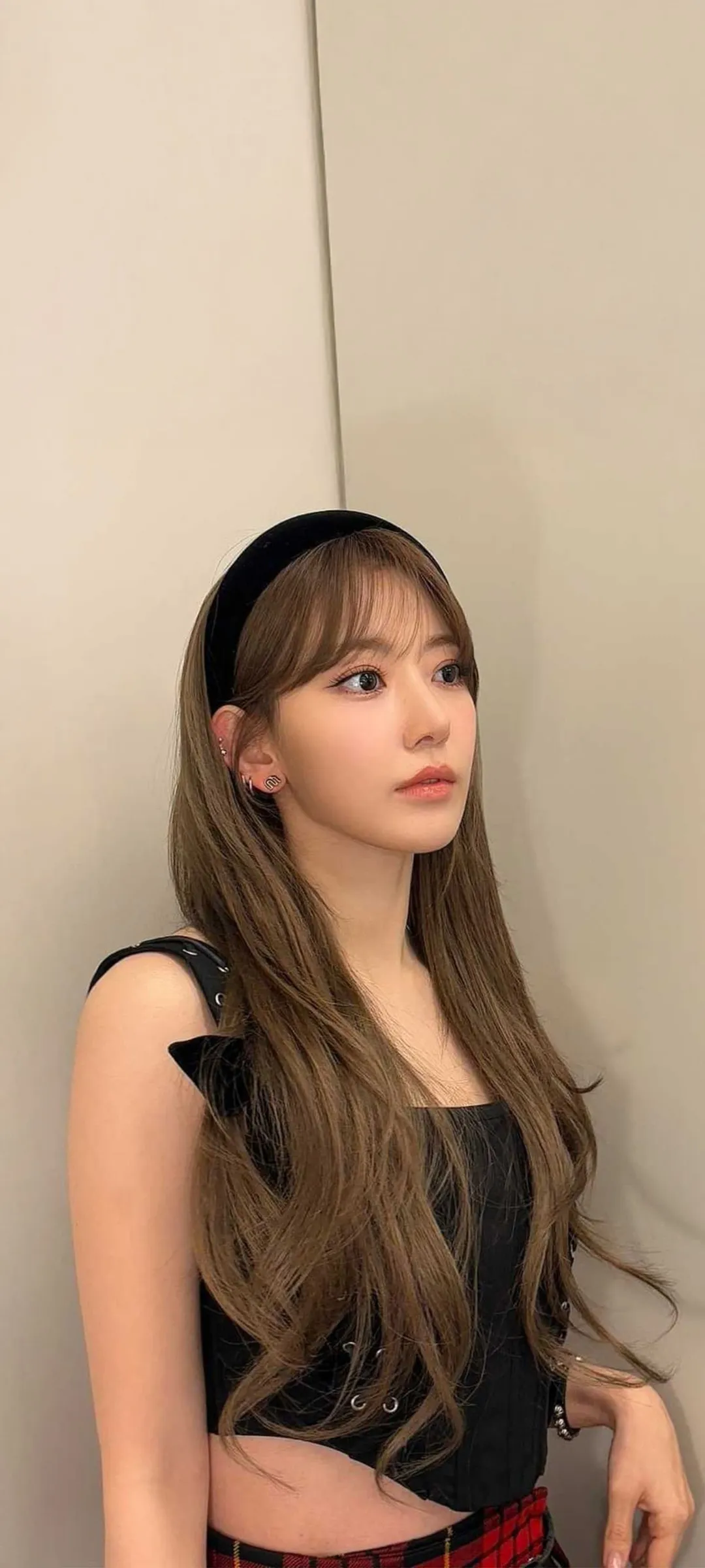 Fond d'écran de verrouillage mobile Sakura Miyawaki 4K HD télécharger — IZ*ONE, LE SSERAFIM