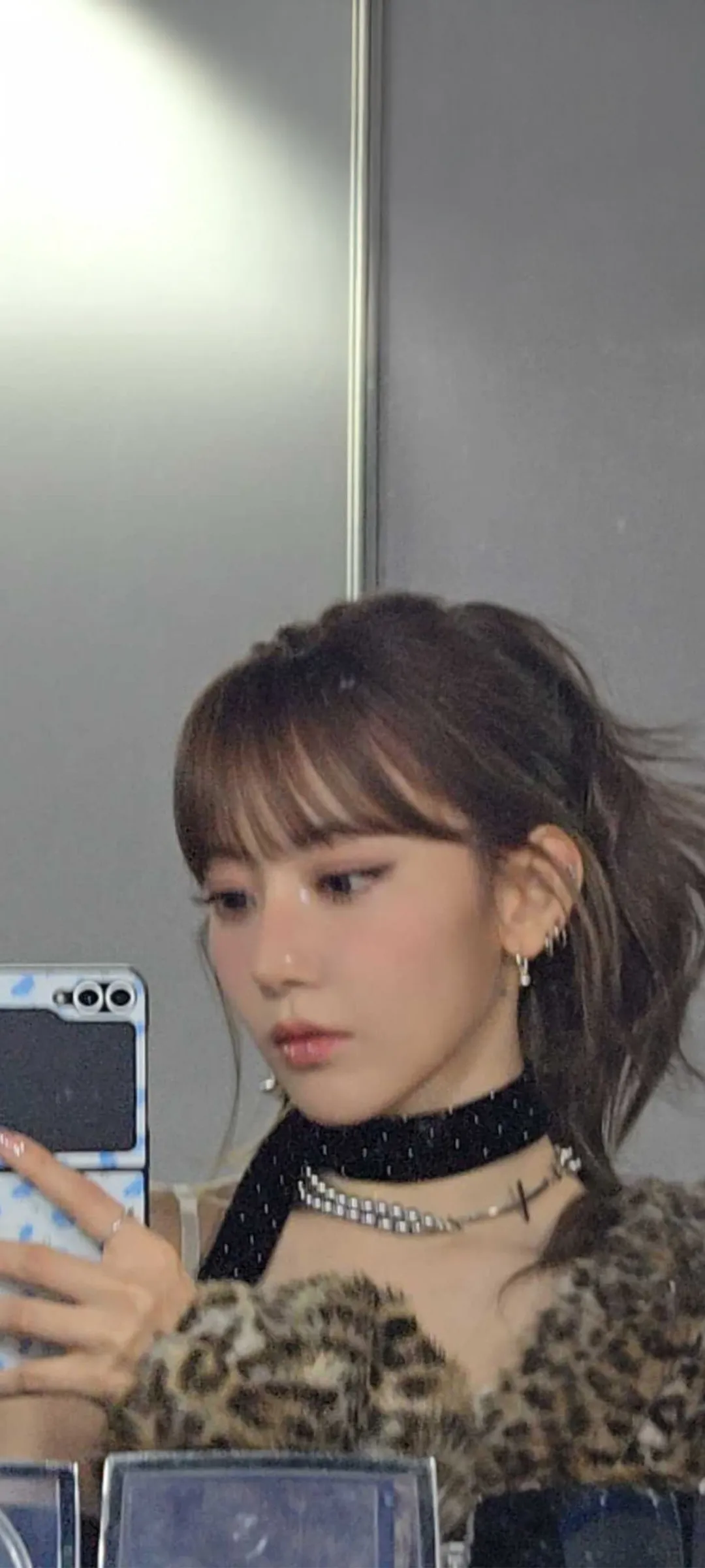 Fond d'écran de verrouillage mobile Sakura Miyawaki 4K HD télécharger — IZ*ONE, LE SSERAFIM