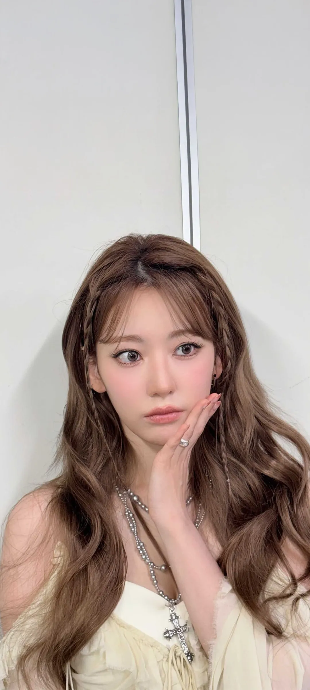 Fond d'écran de verrouillage mobile Sakura Miyawaki 4K HD télécharger — IZ*ONE, LE SSERAFIM