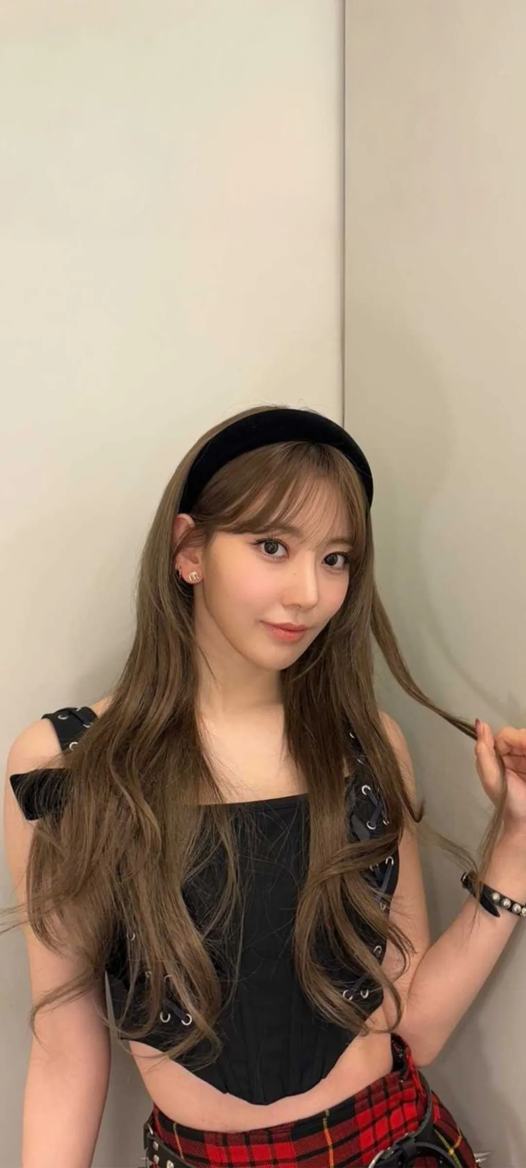 Fond d'écran de verrouillage mobile Sakura Miyawaki 4K HD télécharger — IZ*ONE, LE SSERAFIM