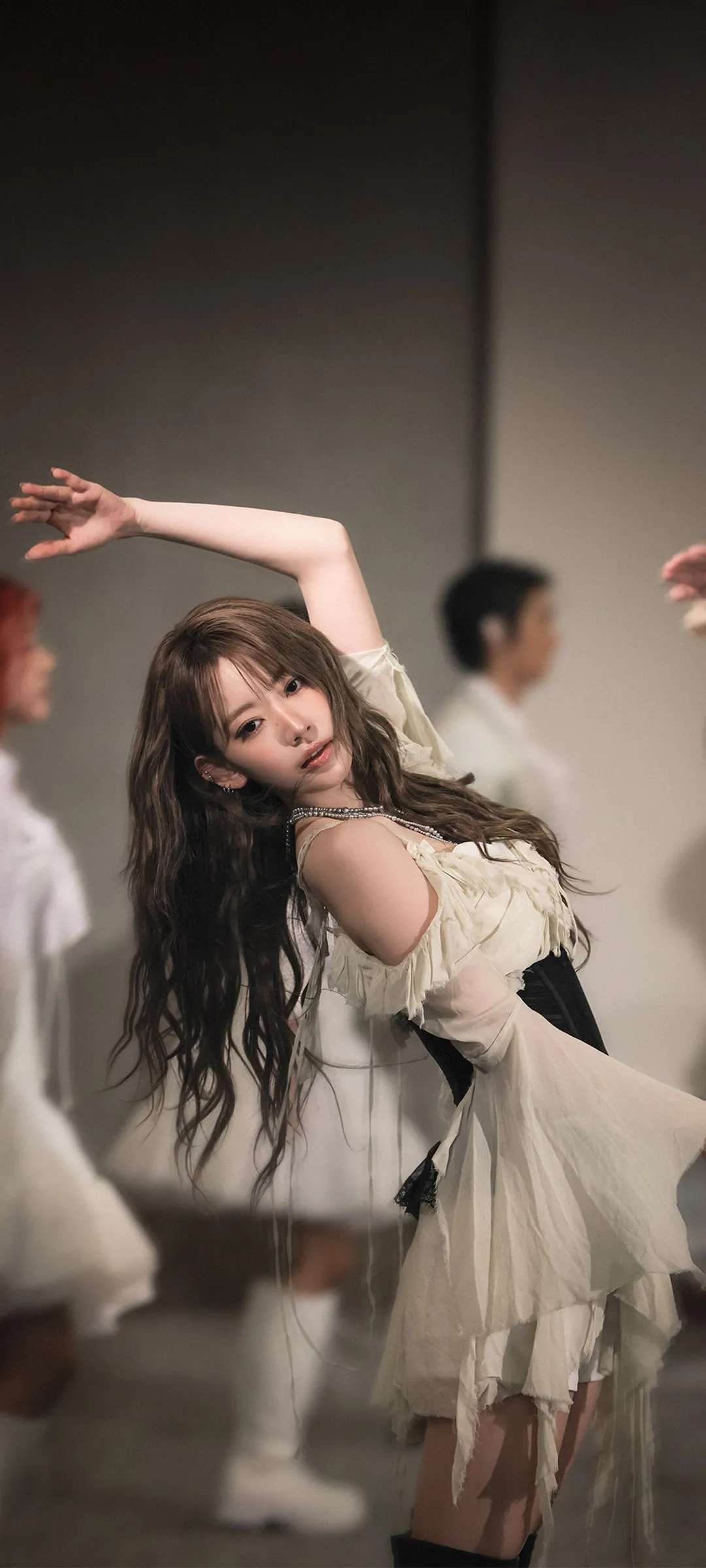 Fond d'écran de verrouillage mobile Sakura Miyawaki 4K HD télécharger — IZ*ONE, LE SSERAFIM