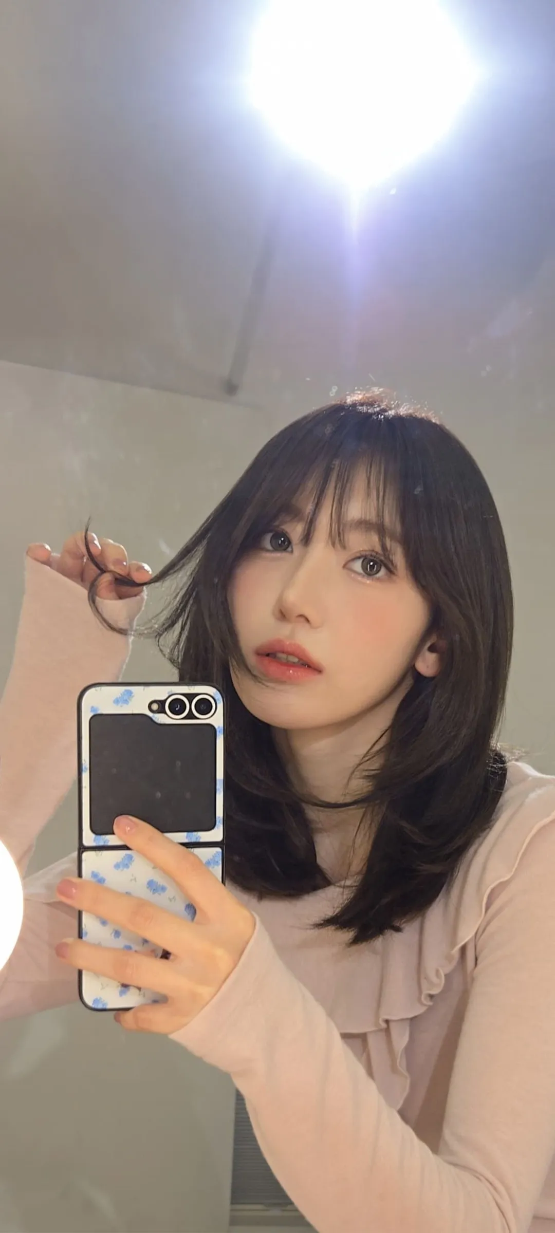 Fond d'écran de verrouillage mobile Sakura Miyawaki 4K HD télécharger — IZ*ONE, LE SSERAFIM