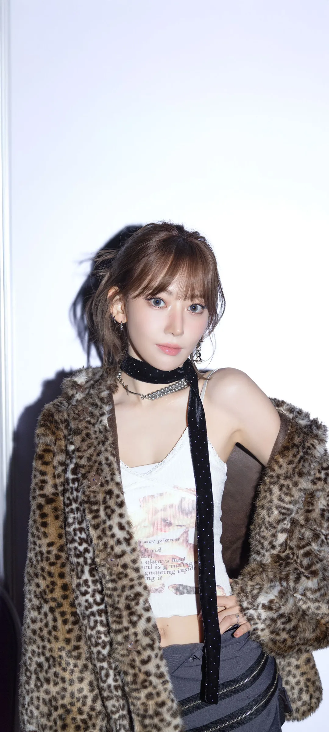 Fond d'écran de verrouillage mobile Sakura Miyawaki 4K HD télécharger — IZ*ONE, LE SSERAFIM