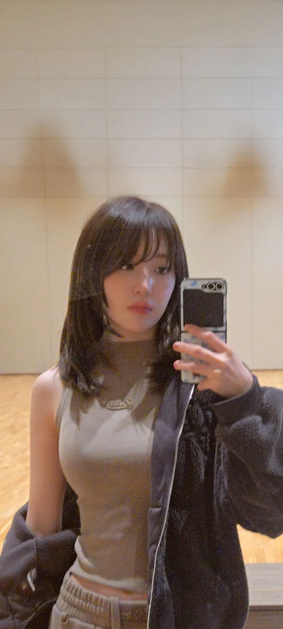 Fond d'écran de verrouillage mobile Sakura Miyawaki 4K HD télécharger — IZ*ONE, LE SSERAFIM