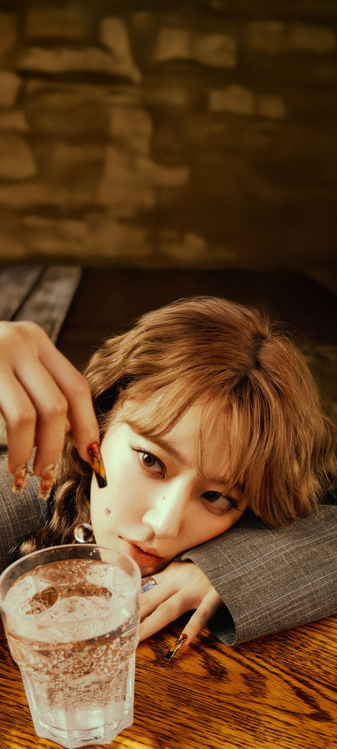 Fond d'écran de verrouillage mobile Sakura Miyawaki 4K HD télécharger — IZ*ONE, LE SSERAFIM