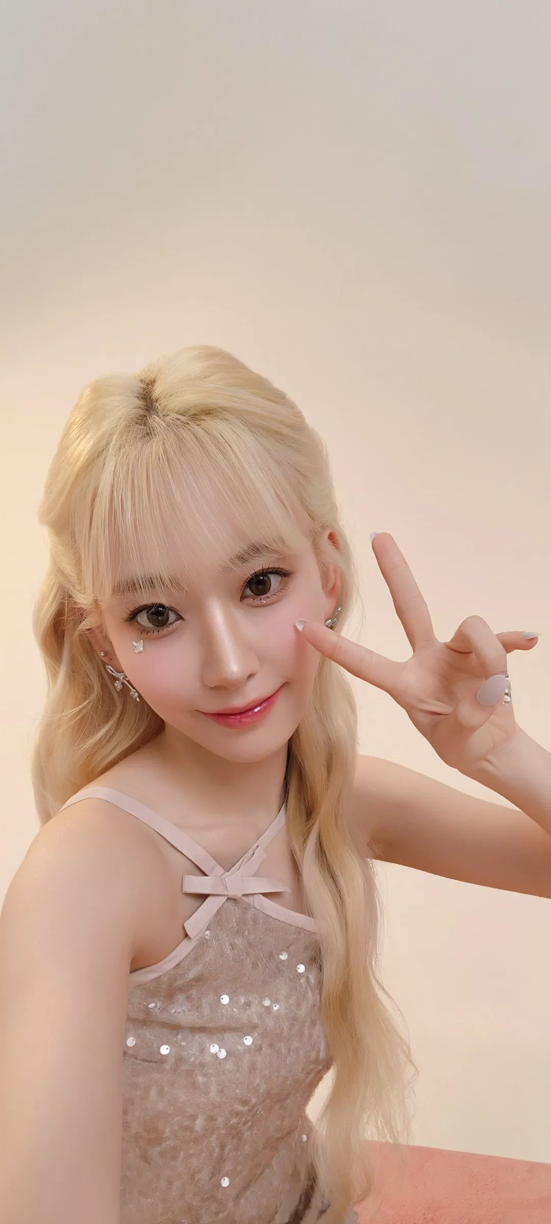 Fond d'écran de verrouillage mobile Sakura Miyawaki 4K HD télécharger — IZ*ONE, LE SSERAFIM