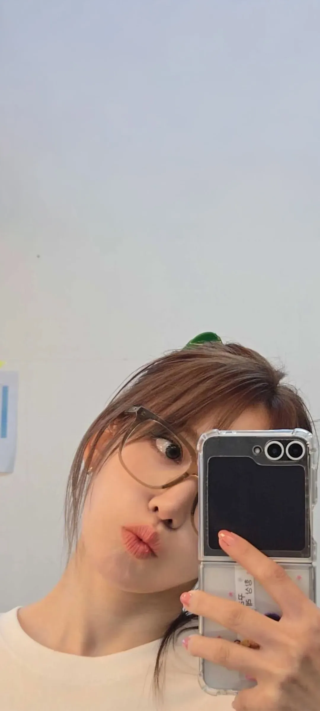 Fond d'écran de verrouillage mobile Sakura Miyawaki 4K HD télécharger — IZ*ONE, LE SSERAFIM