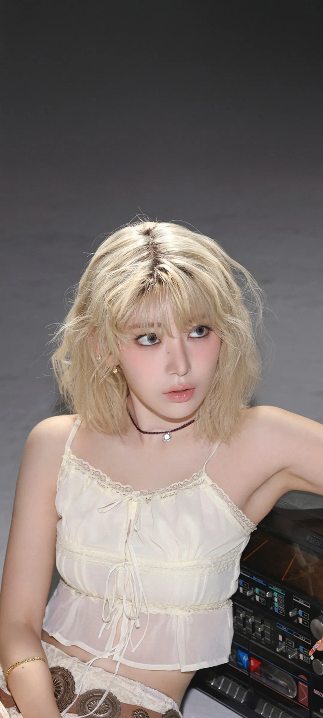 Fond d'écran de verrouillage mobile Sakura Miyawaki 4K HD télécharger — IZ*ONE, LE SSERAFIM