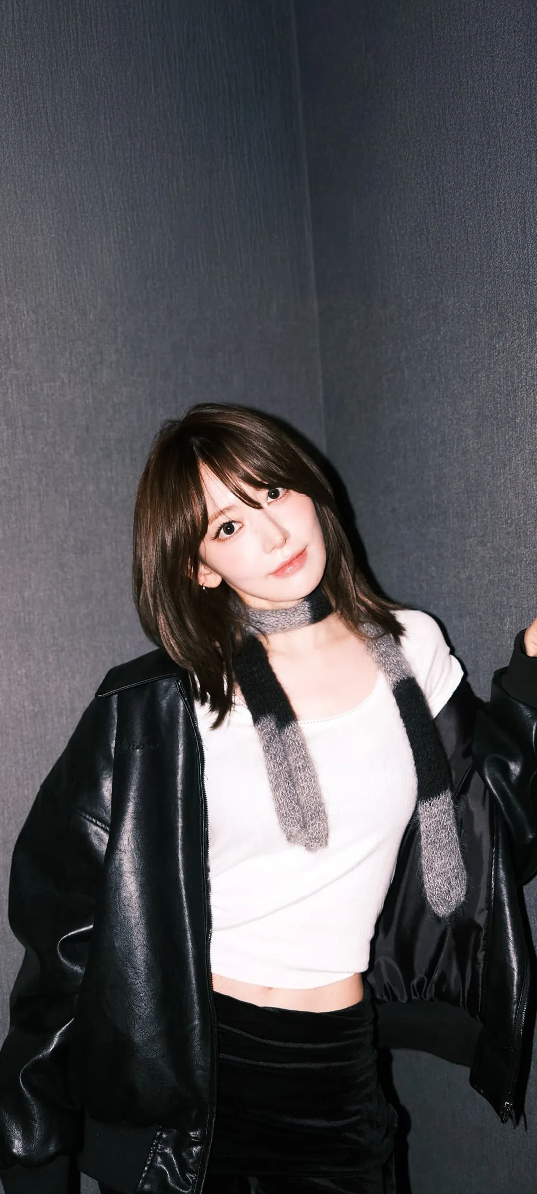 Fond d'écran de verrouillage mobile Sakura Miyawaki 4K HD télécharger — IZ*ONE, LE SSERAFIM