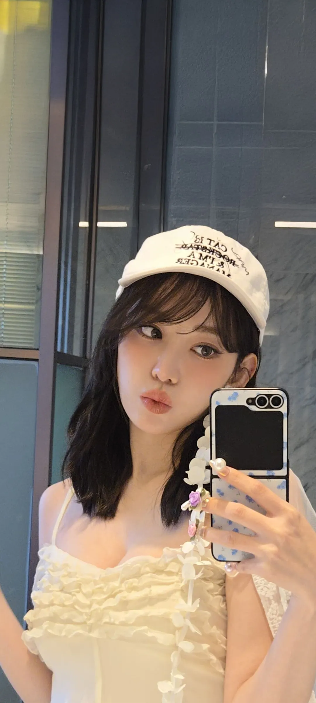 Fond d'écran de verrouillage mobile Sakura Miyawaki 4K HD télécharger — IZ*ONE, LE SSERAFIM