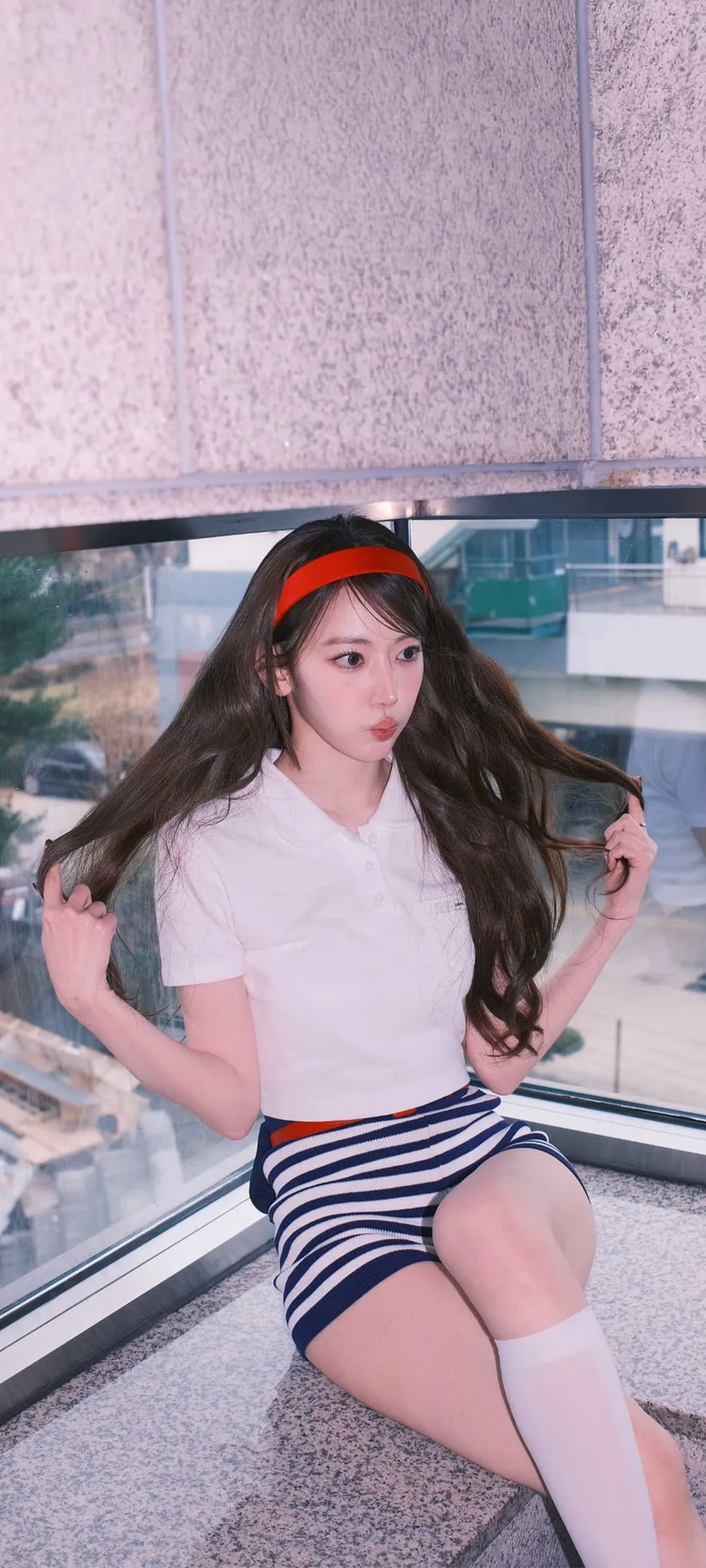 Fond d'écran de verrouillage mobile Sakura Miyawaki 4K HD télécharger — IZ*ONE, LE SSERAFIM