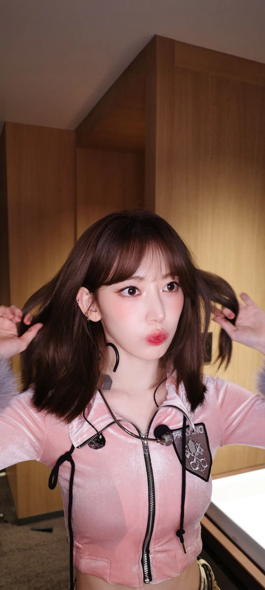 Fond d'écran de verrouillage mobile Sakura Miyawaki 4K HD télécharger — IZ*ONE, LE SSERAFIM