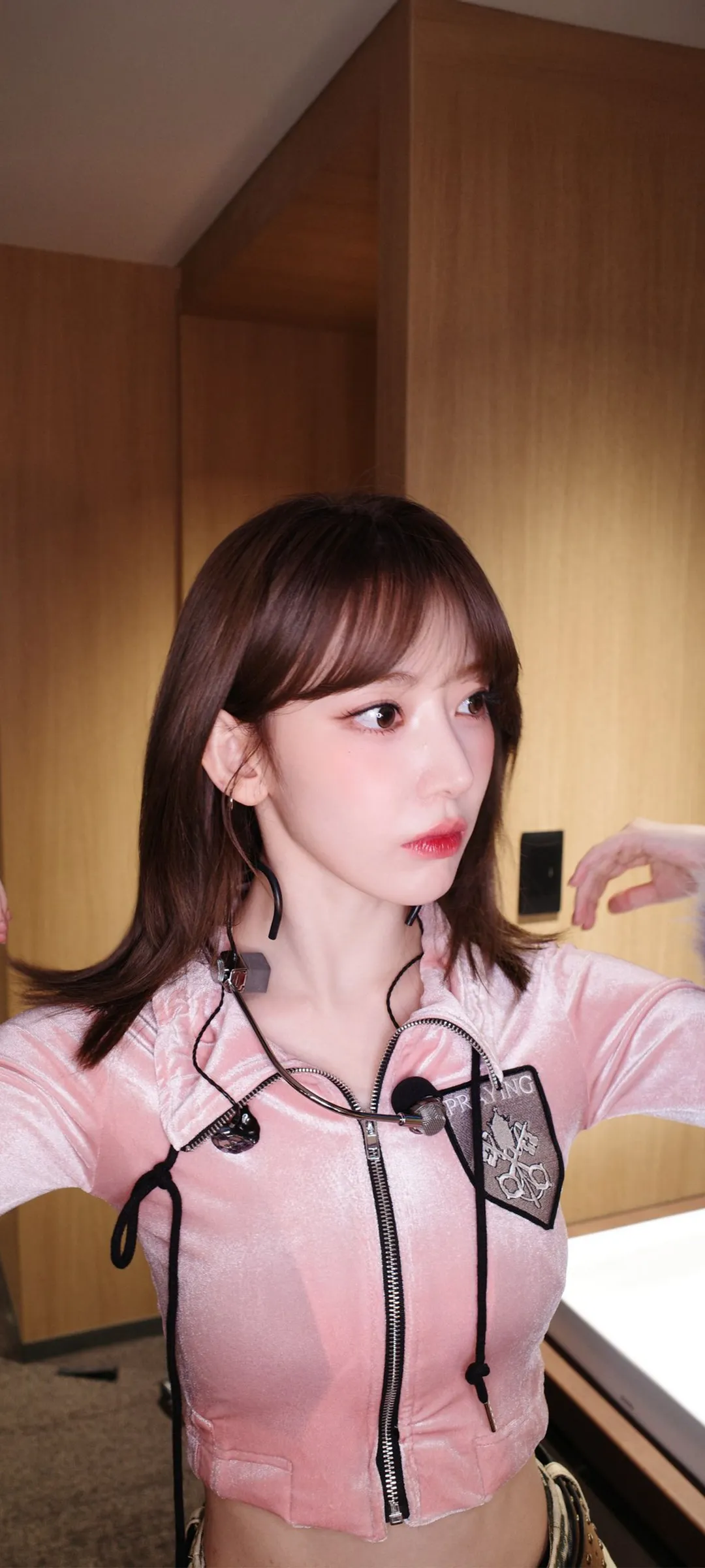 Fond d'écran de verrouillage mobile Sakura Miyawaki 4K HD télécharger — IZ*ONE, LE SSERAFIM