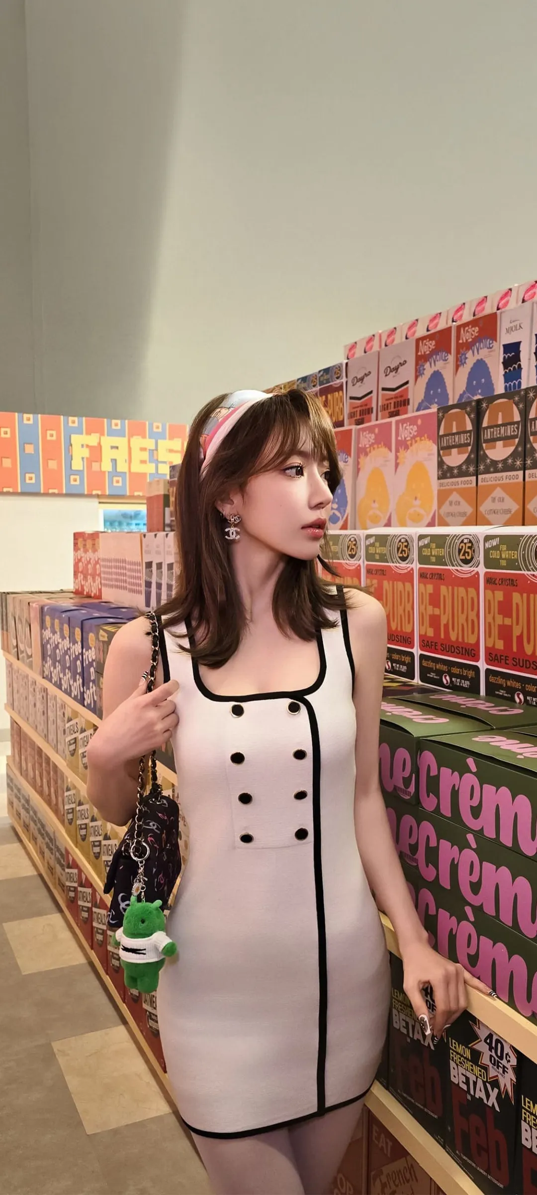 Fond d'écran de verrouillage mobile Sakura Miyawaki 4K HD télécharger — IZ*ONE, LE SSERAFIM