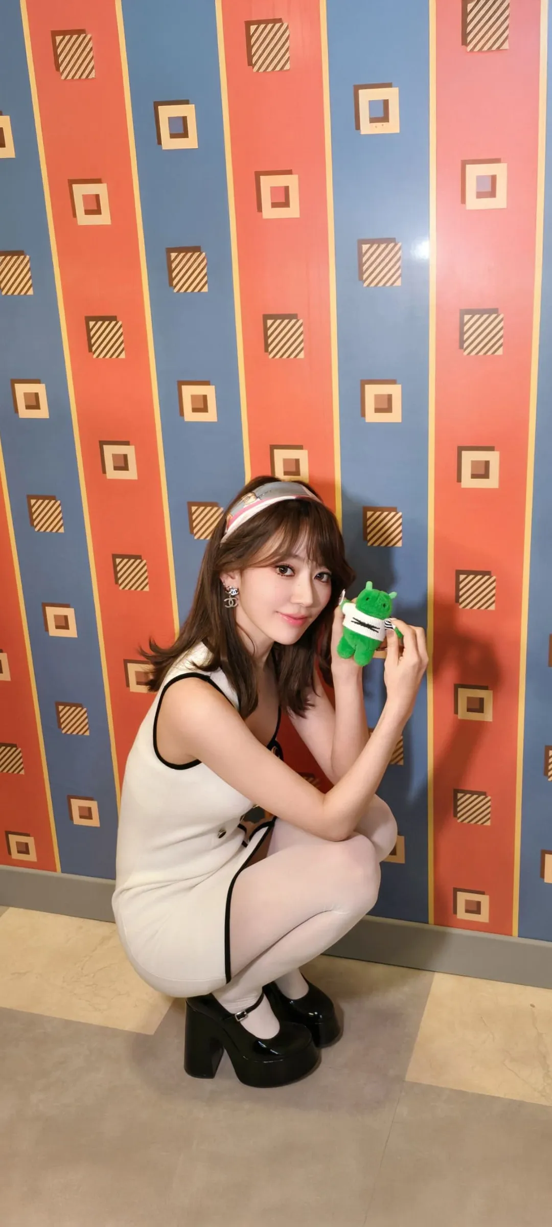 Fond d'écran de verrouillage mobile Sakura Miyawaki 4K HD télécharger — IZ*ONE, LE SSERAFIM