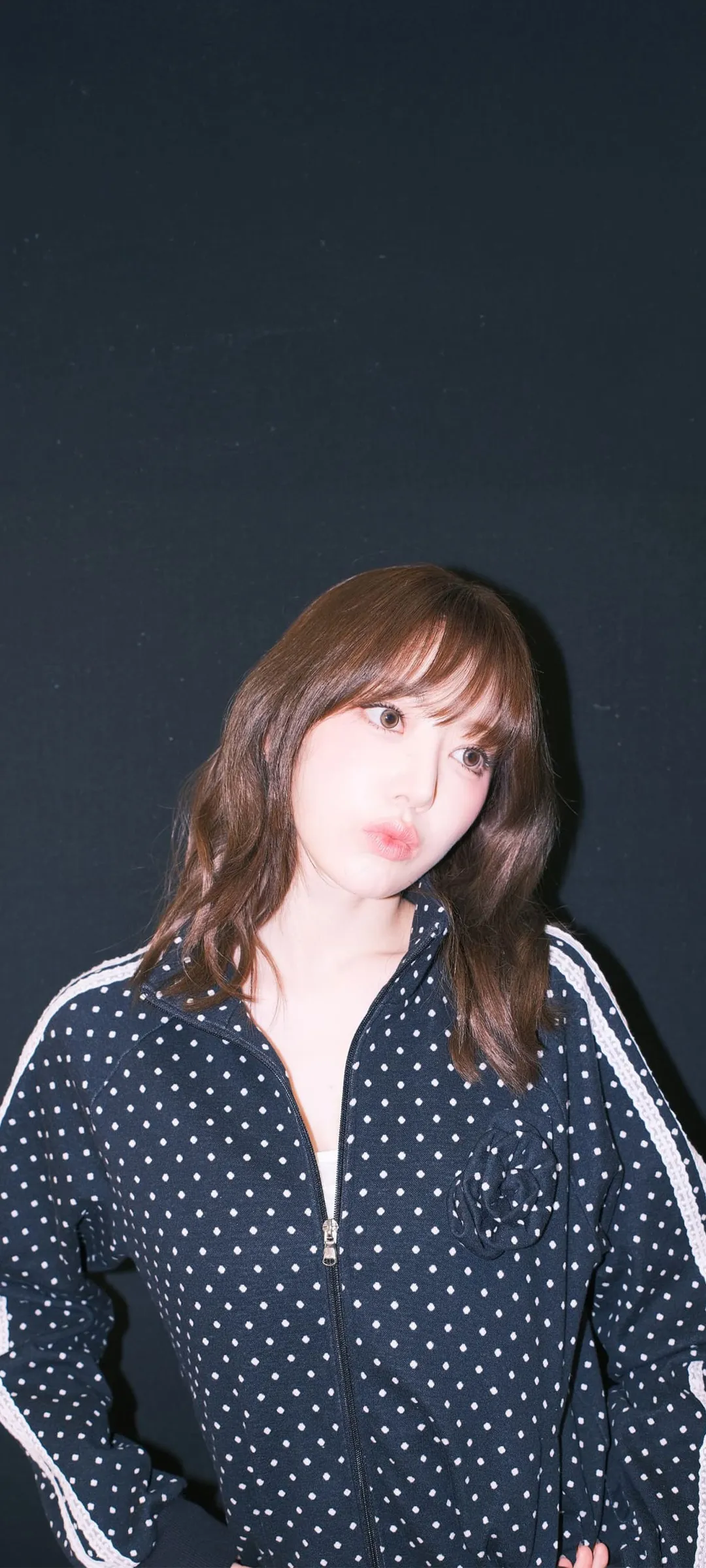 Fond d'écran de verrouillage mobile Sakura Miyawaki 4K HD télécharger — IZ*ONE, LE SSERAFIM