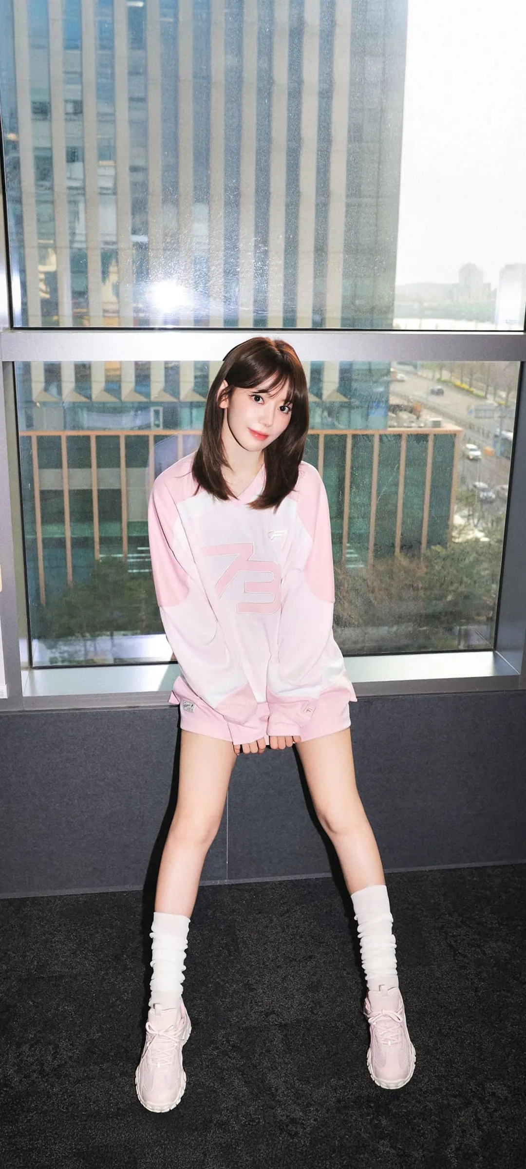Fond d'écran de verrouillage mobile Sakura Miyawaki 4K HD télécharger — IZ*ONE, LE SSERAFIM