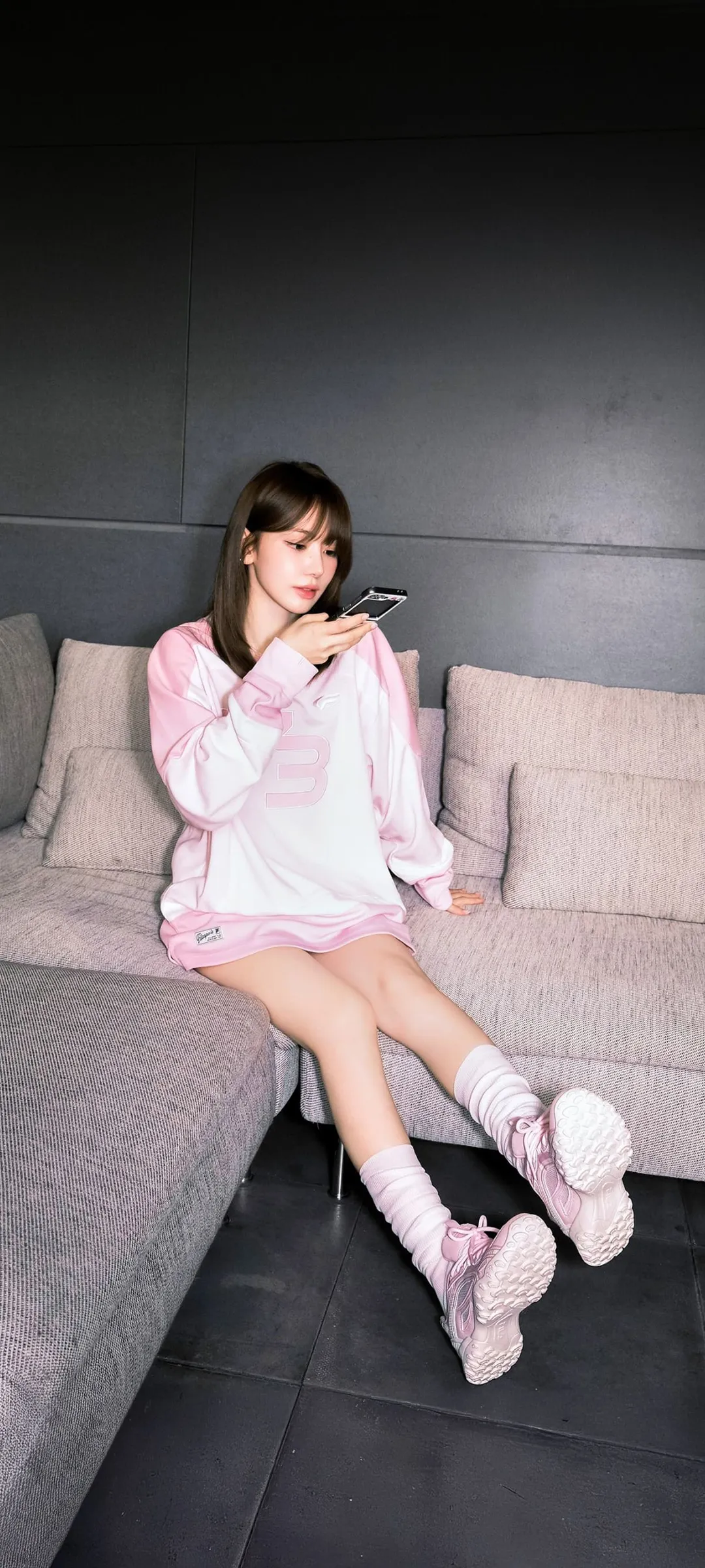 Fond d'écran de verrouillage mobile Sakura Miyawaki 4K HD télécharger — IZ*ONE, LE SSERAFIM
