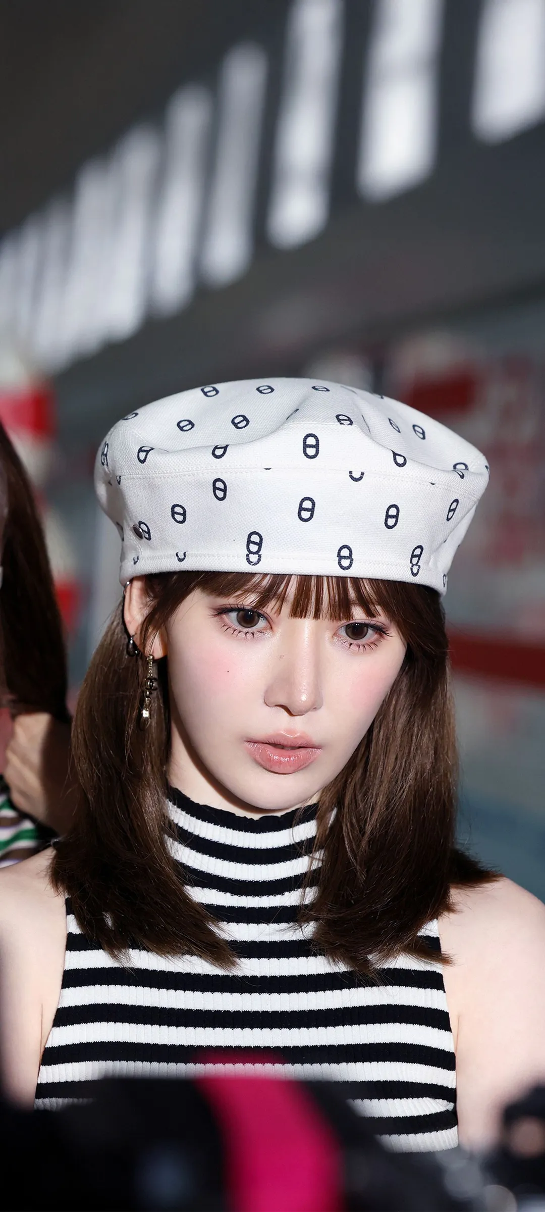 Fond d'écran de verrouillage mobile Sakura Miyawaki 4K HD télécharger — IZ*ONE, LE SSERAFIM