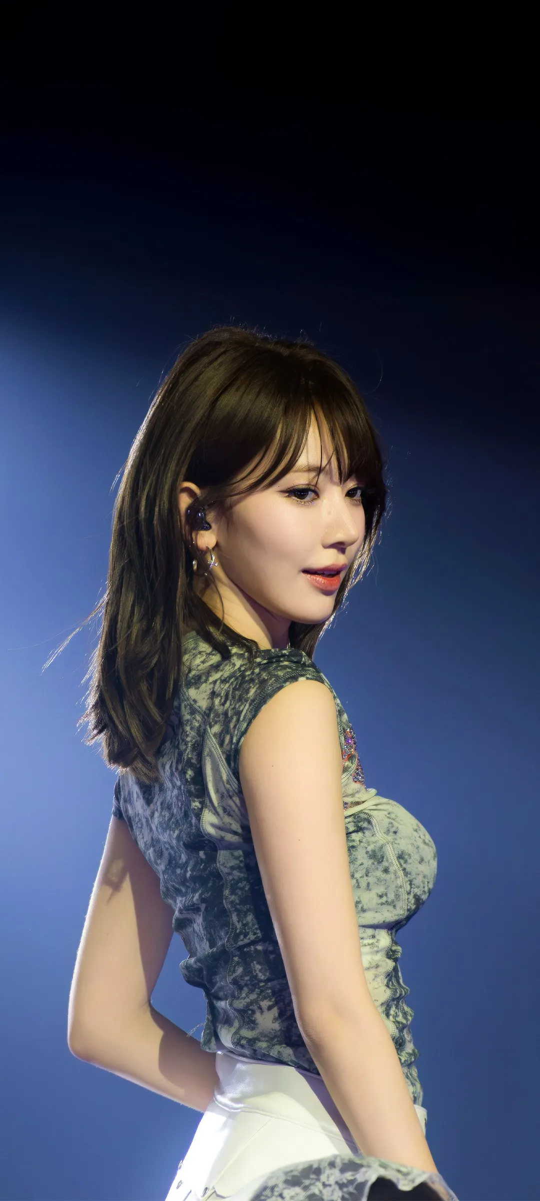 Fond d'écran de verrouillage mobile Sakura Miyawaki 4K HD télécharger — IZ*ONE, LE SSERAFIM