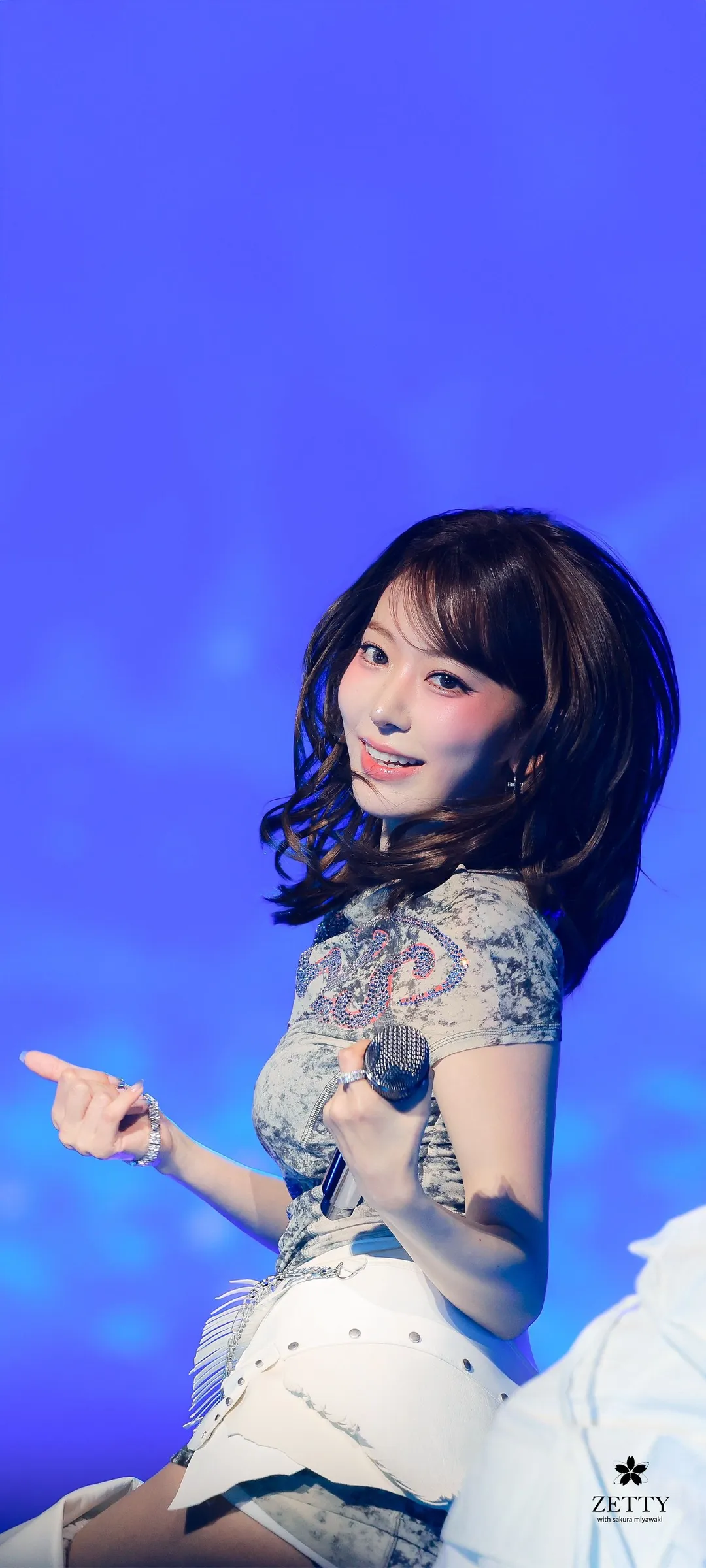 Fond d'écran de verrouillage mobile Sakura Miyawaki 4K HD télécharger — IZ*ONE, LE SSERAFIM