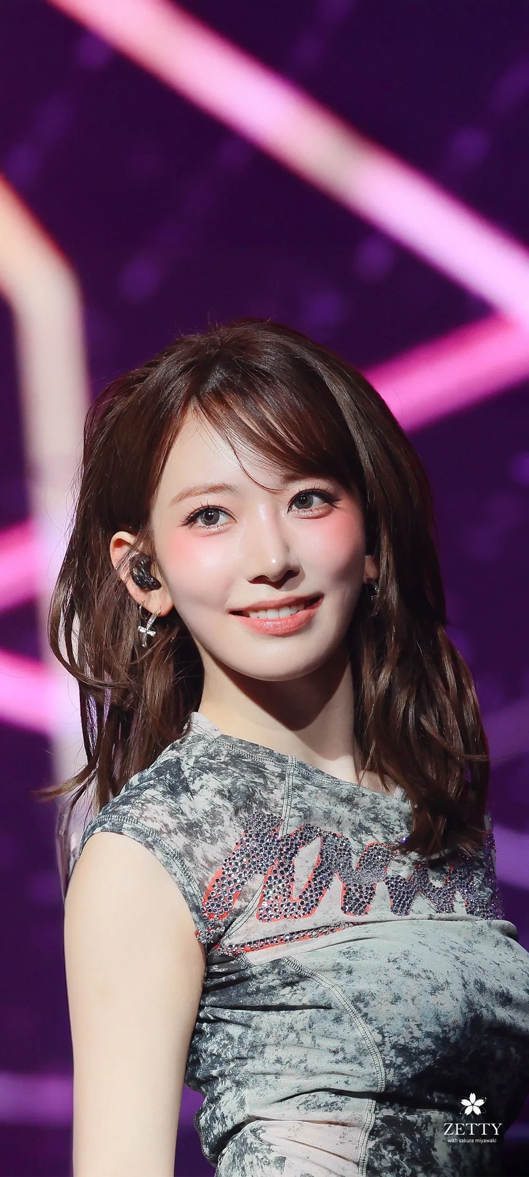 Fond d'écran de verrouillage mobile Sakura Miyawaki 4K HD télécharger — IZ*ONE, LE SSERAFIM