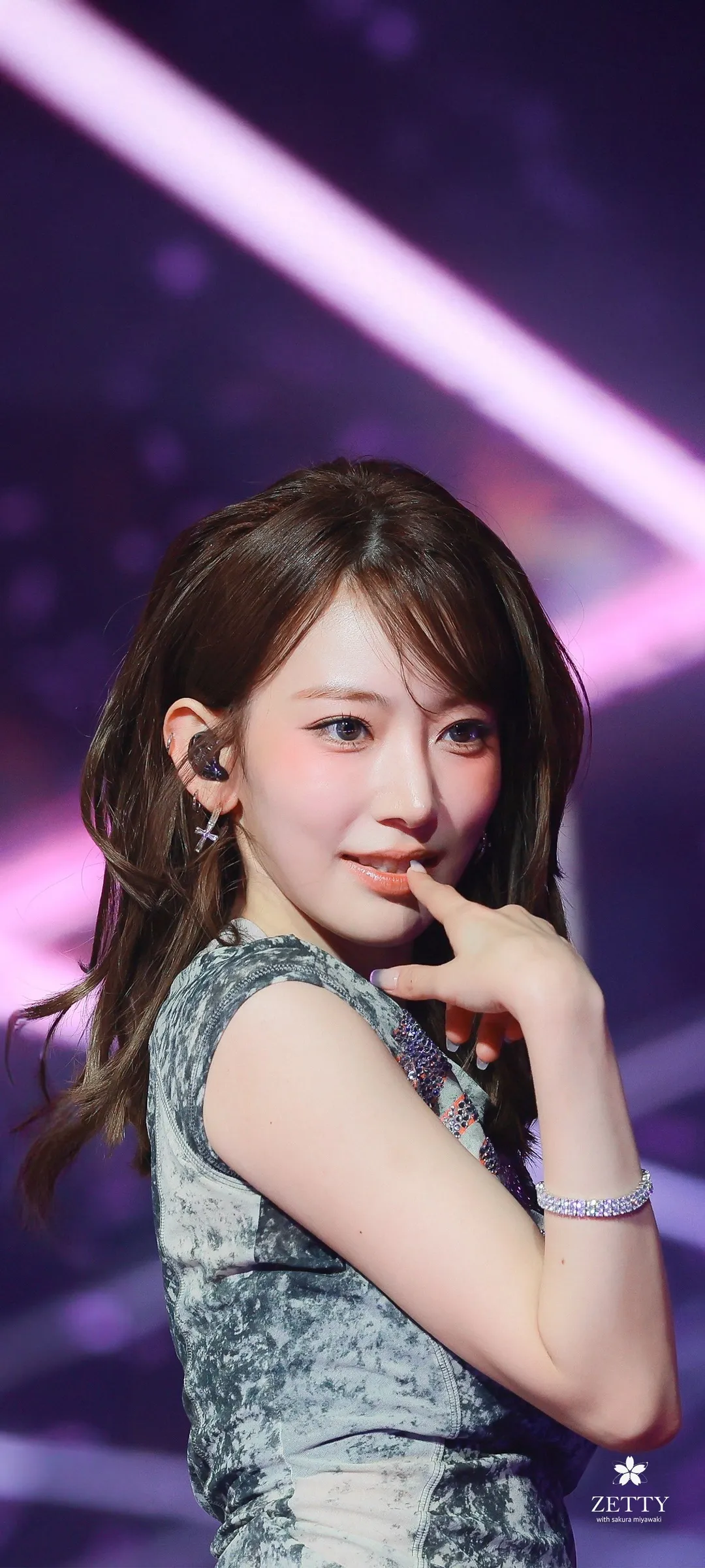 Fond d'écran de verrouillage mobile Sakura Miyawaki 4K HD télécharger — IZ*ONE, LE SSERAFIM