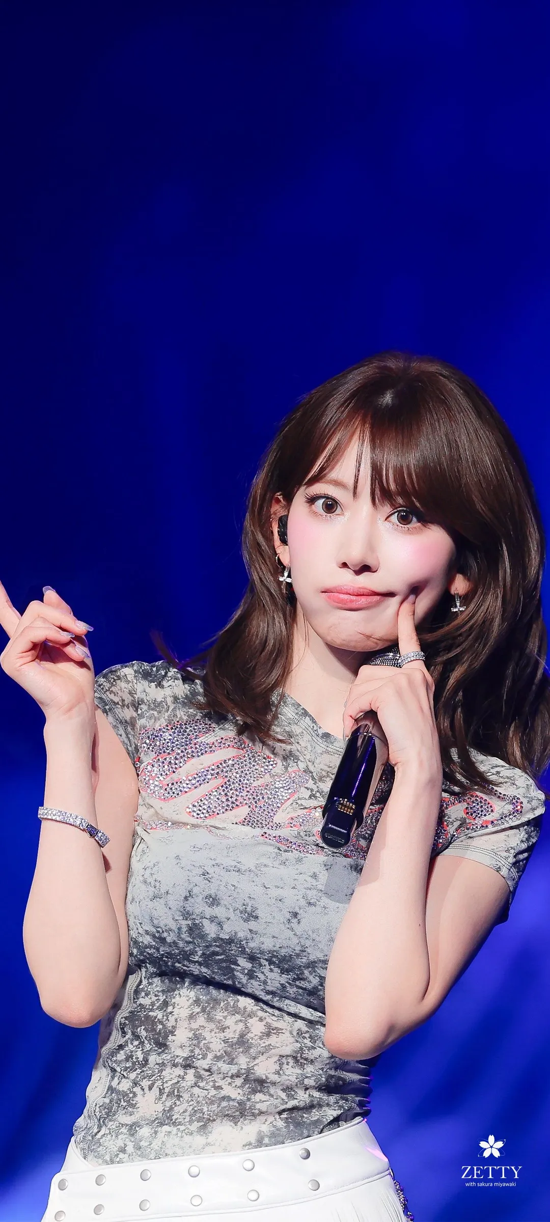 Fond d'écran de verrouillage mobile Sakura Miyawaki 4K HD télécharger — IZ*ONE, LE SSERAFIM