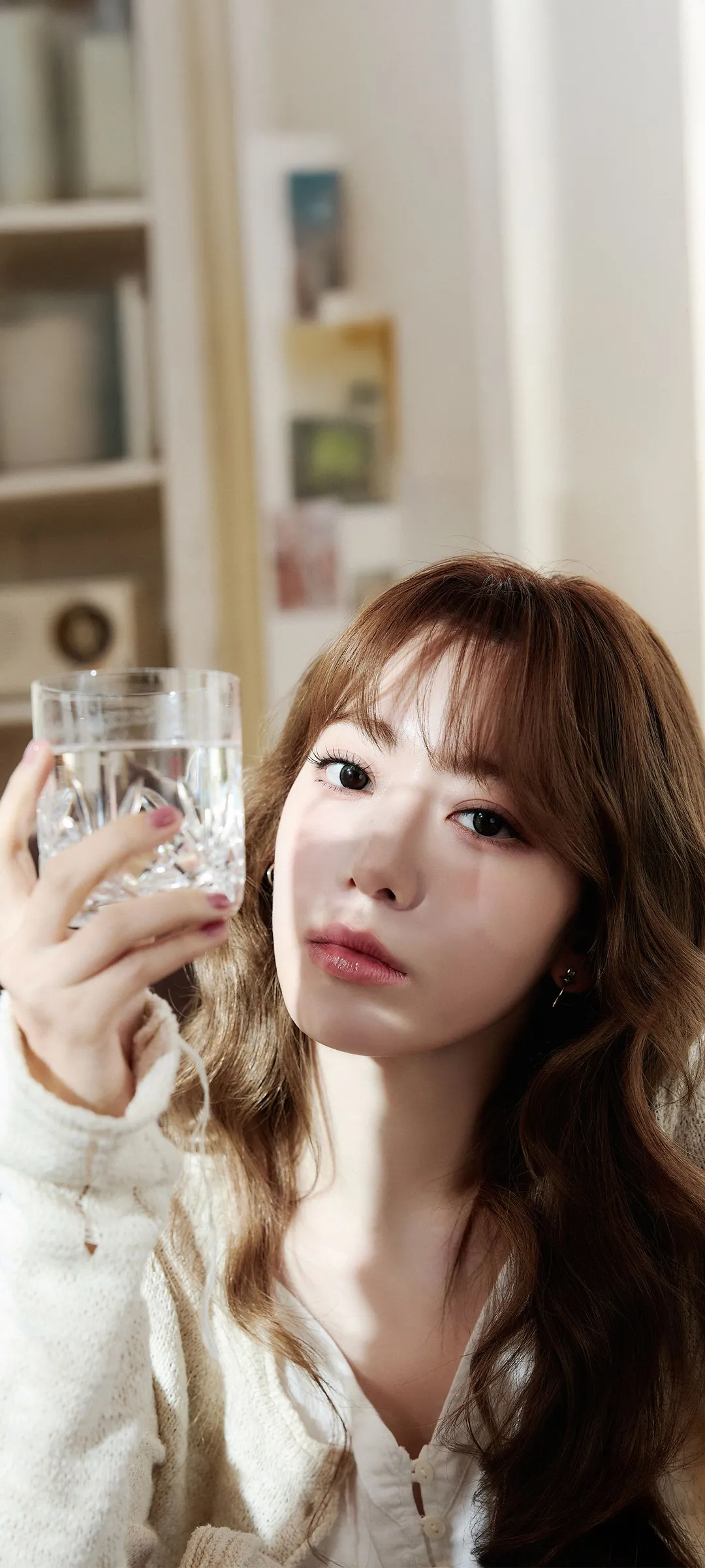 Fond d'écran de verrouillage mobile Sakura Miyawaki 4K HD télécharger — IZ*ONE, LE SSERAFIM