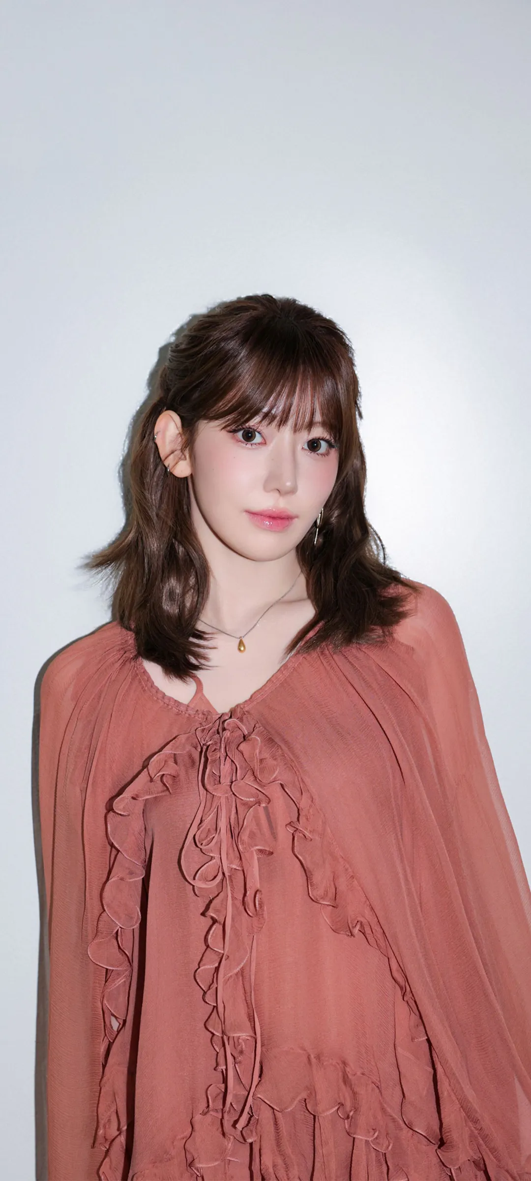 Fond d'écran de verrouillage mobile Sakura Miyawaki 4K HD télécharger — IZ*ONE, LE SSERAFIM