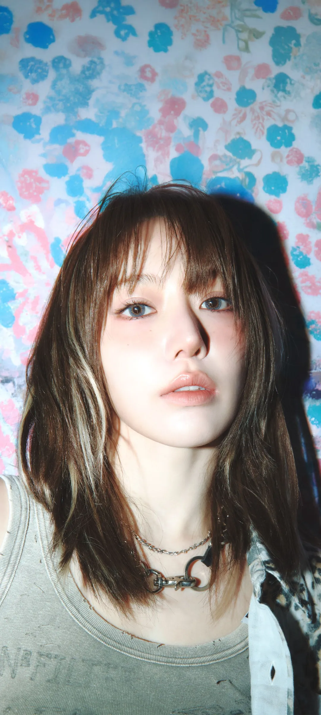 Fond d'écran de verrouillage mobile Sakura Miyawaki 4K HD télécharger — IZ*ONE, LE SSERAFIM