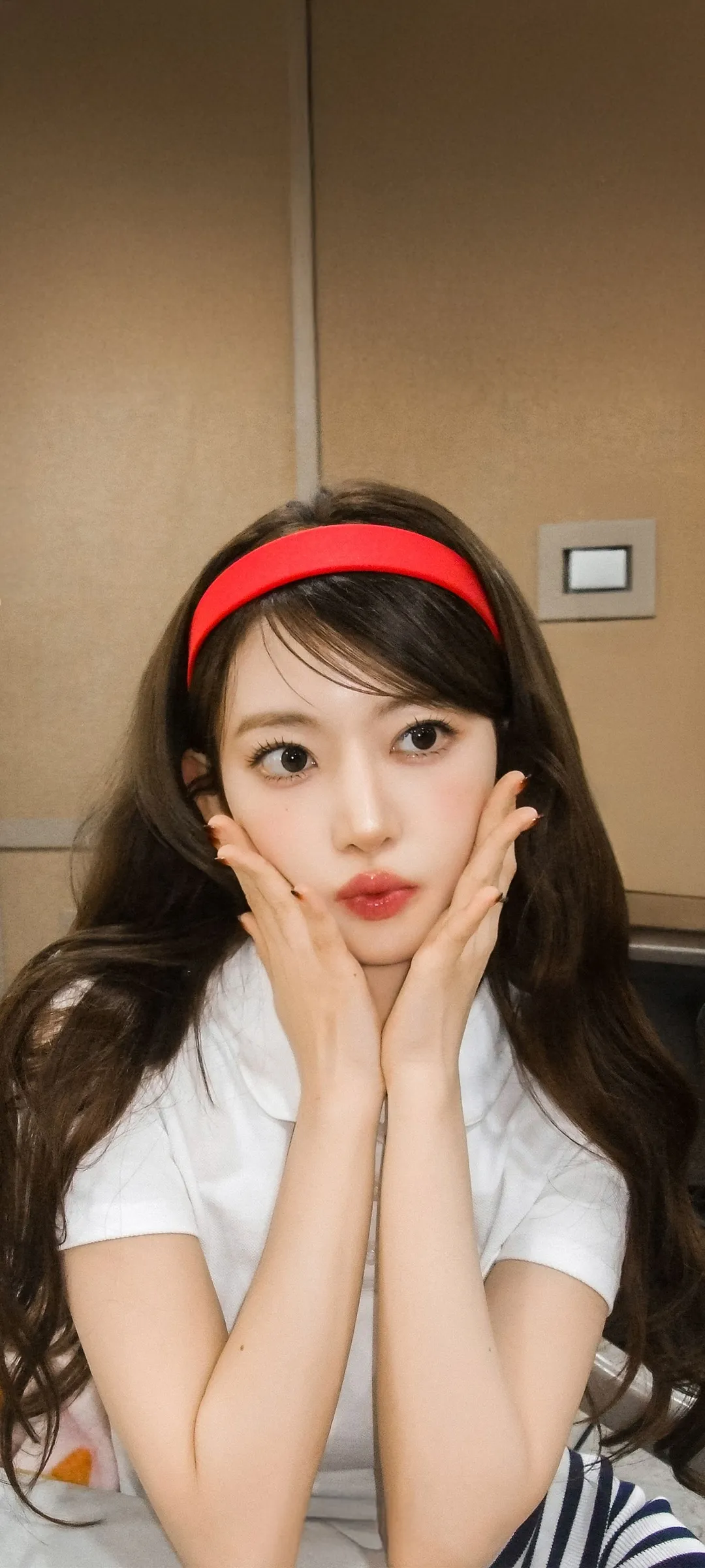 Fond d'écran de verrouillage mobile Sakura Miyawaki 4K HD télécharger — IZ*ONE, LE SSERAFIM